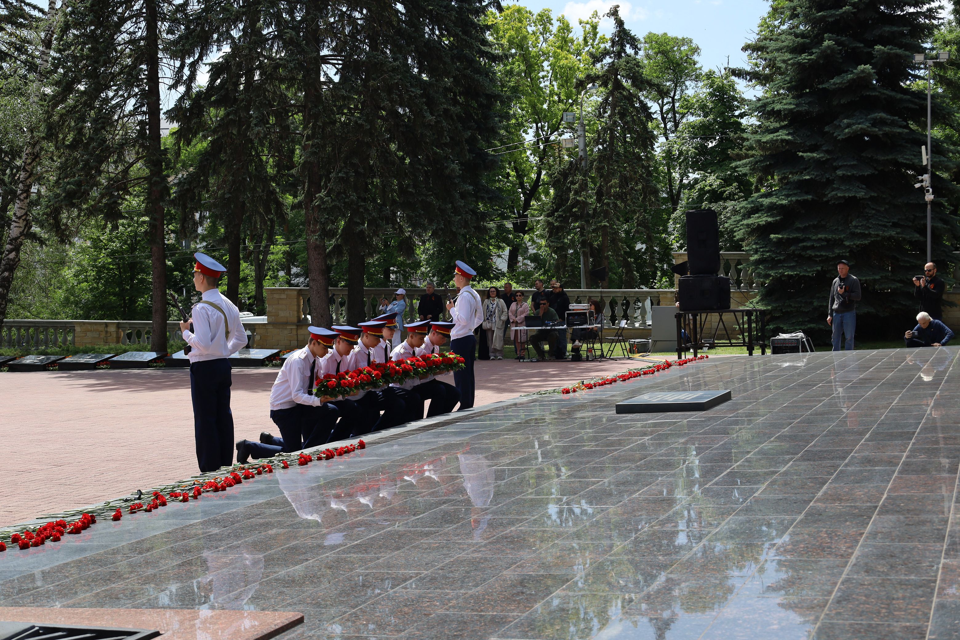 Краевые депутаты почтили память павших в Великой Отечественной войне