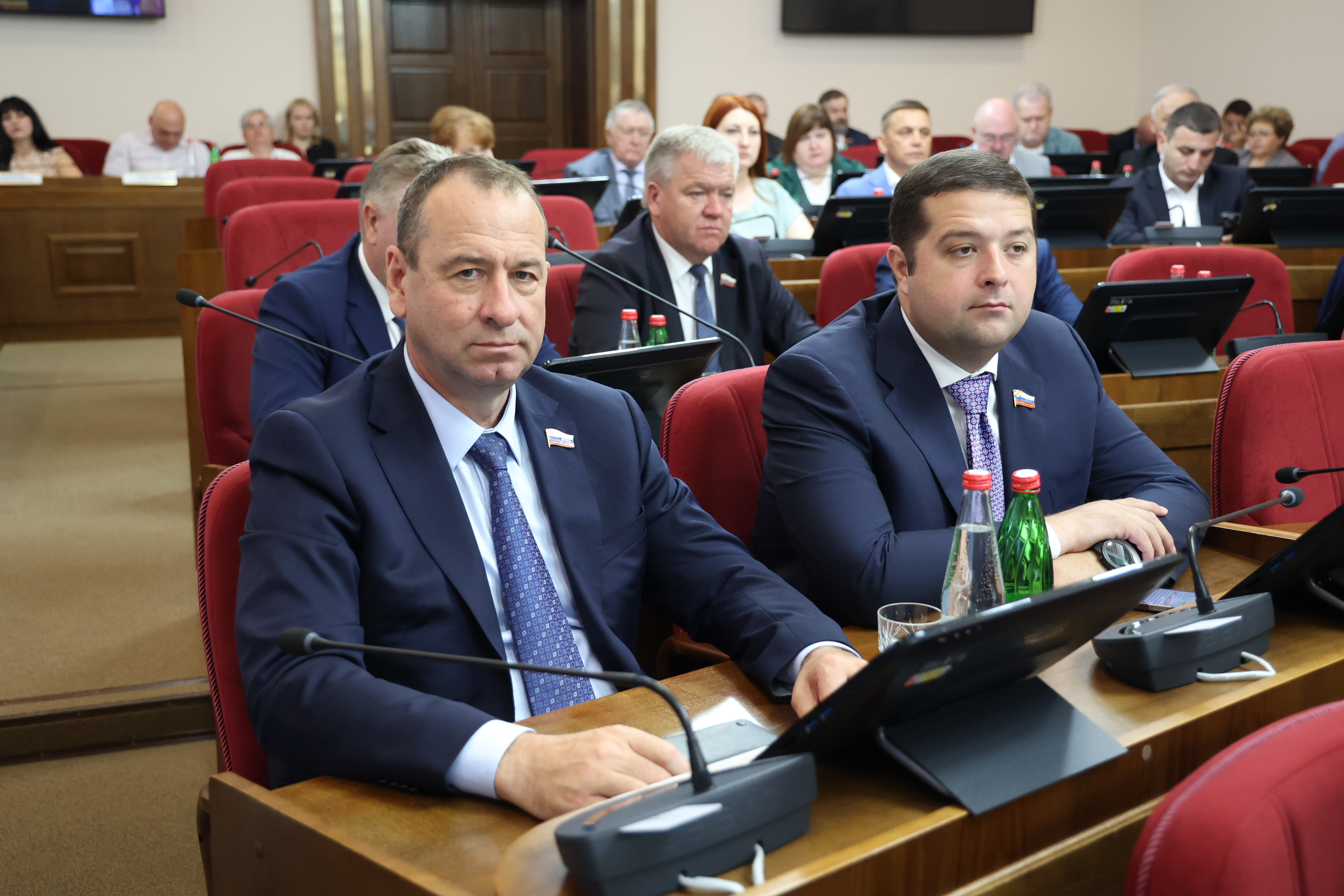 Депутаты поддержали инициативу Губернатора об увеличении числа награждаемых пар медалью «За сохранение семейных ценностей»
