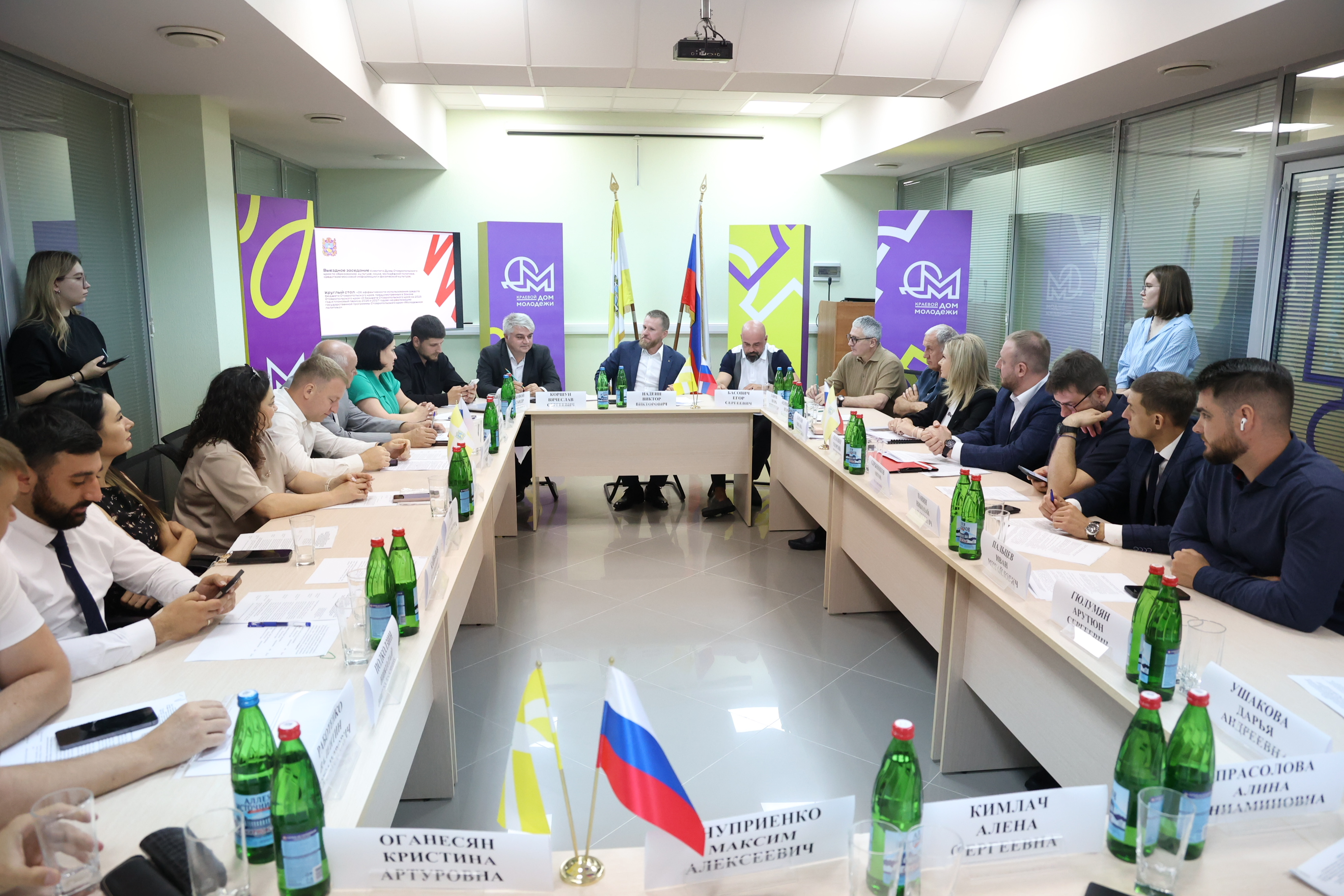 Краевые депутаты обсудили вопросы молодежной политики на Ставрополье