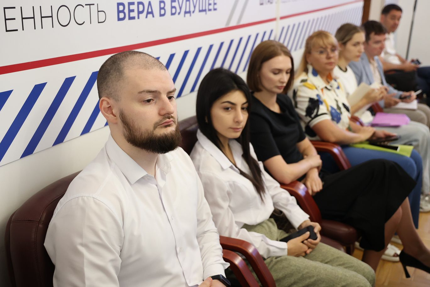 Краевые законодатели обсудили трудовое воспитание молодежи и наставничество