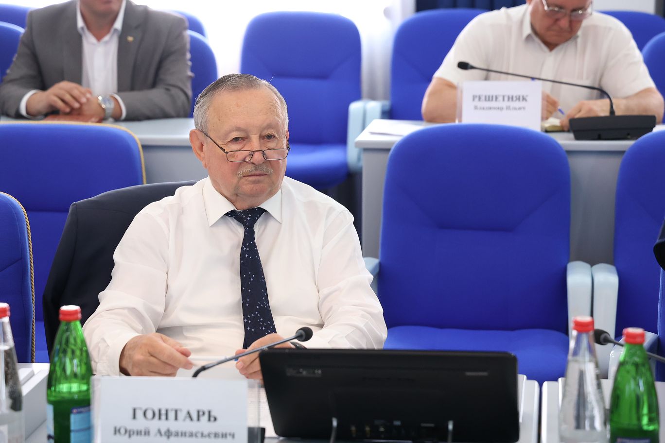Уборочная кампания, медицинские кадры, пассажирские перевозки и летний отдых детей — в центре внимания краевых законодателей