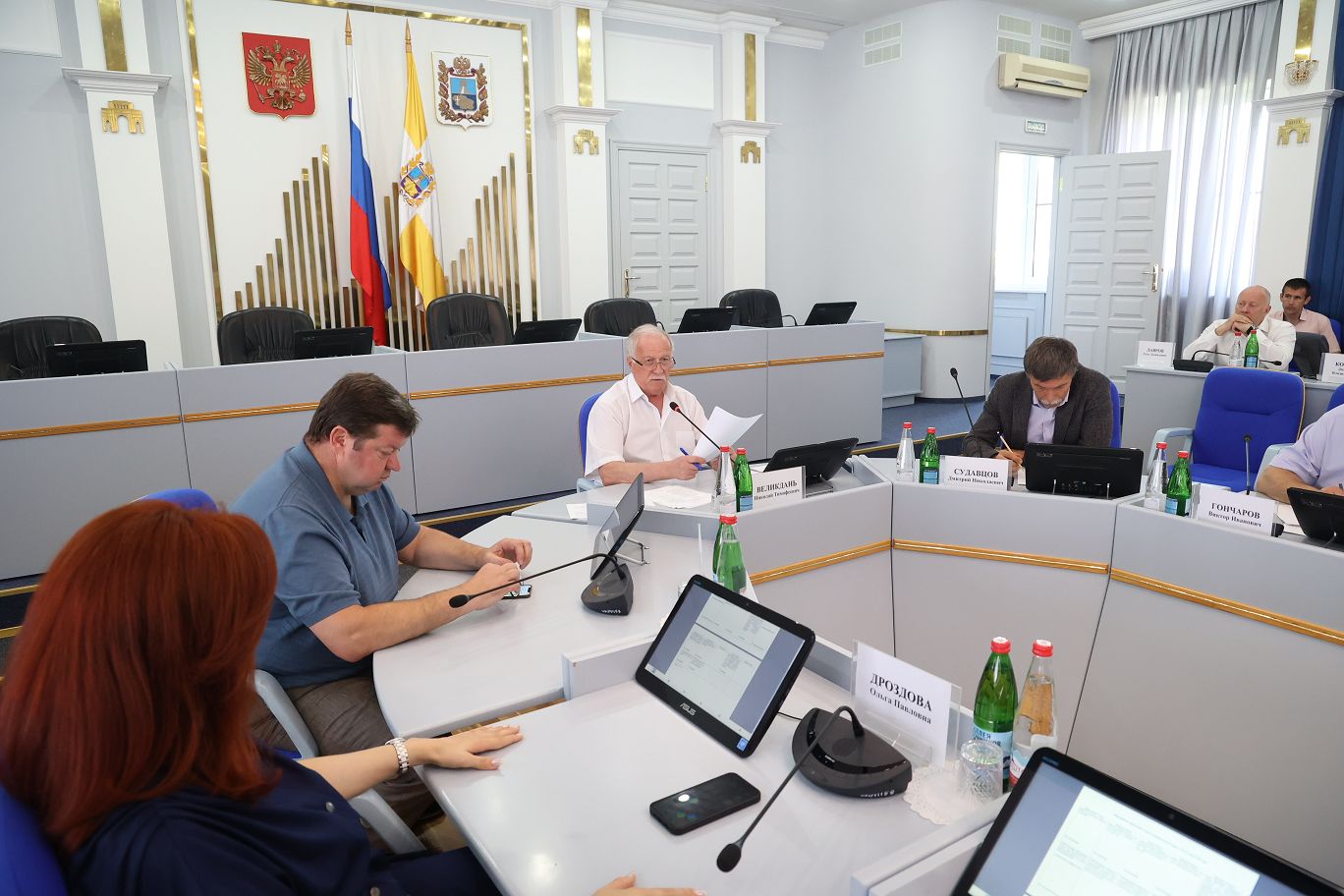 Уборочная кампания, медицинские кадры, пассажирские перевозки и летний отдых детей — в центре внимания краевых законодателей