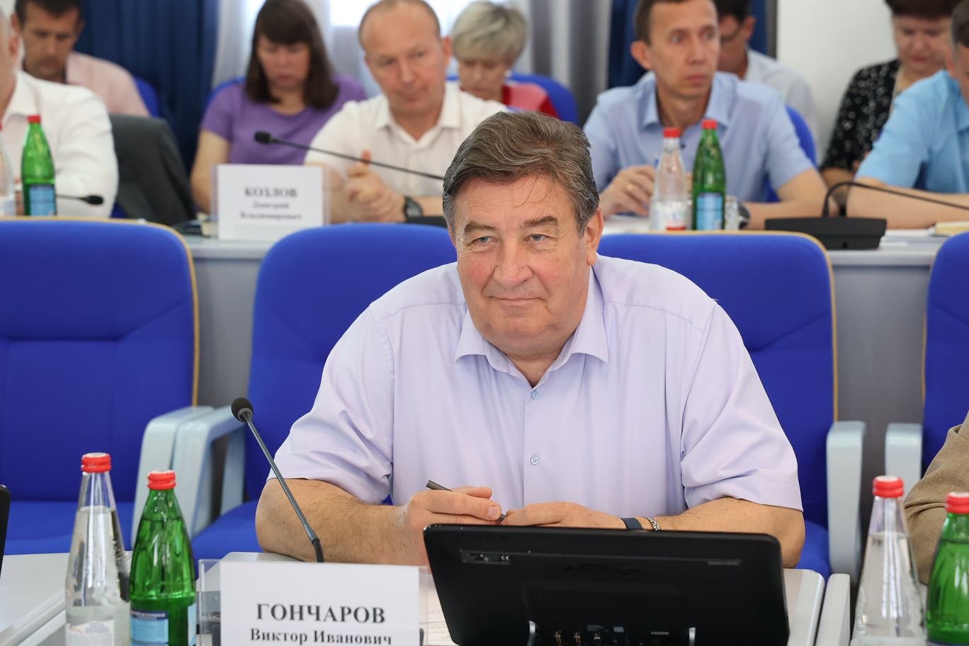 Уборочная кампания, медицинские кадры, пассажирские перевозки и летний отдых детей — в центре внимания краевых законодателей