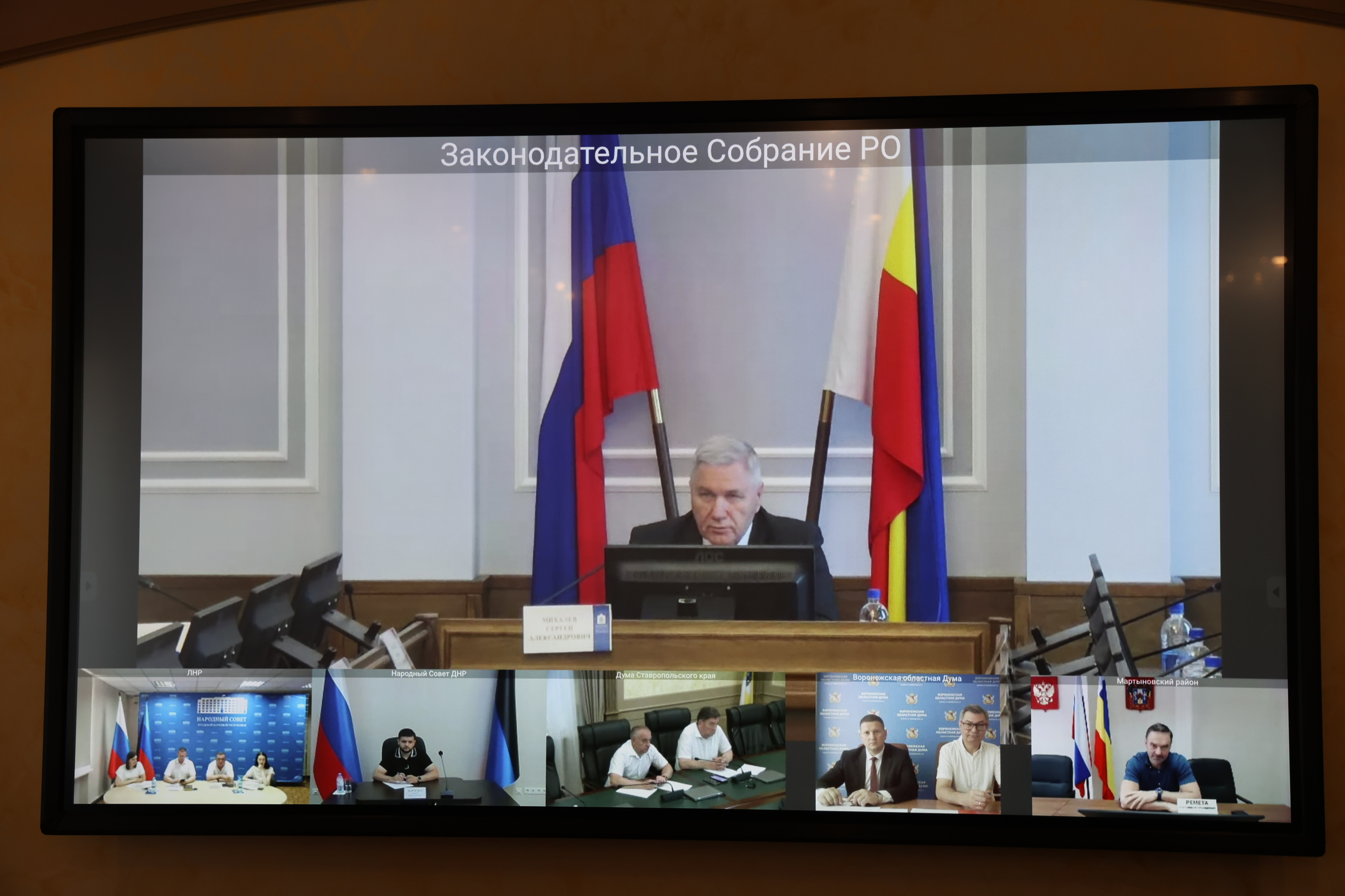 Краевые депутаты приняли участие в обсуждении вопросов пассажирских перевозок