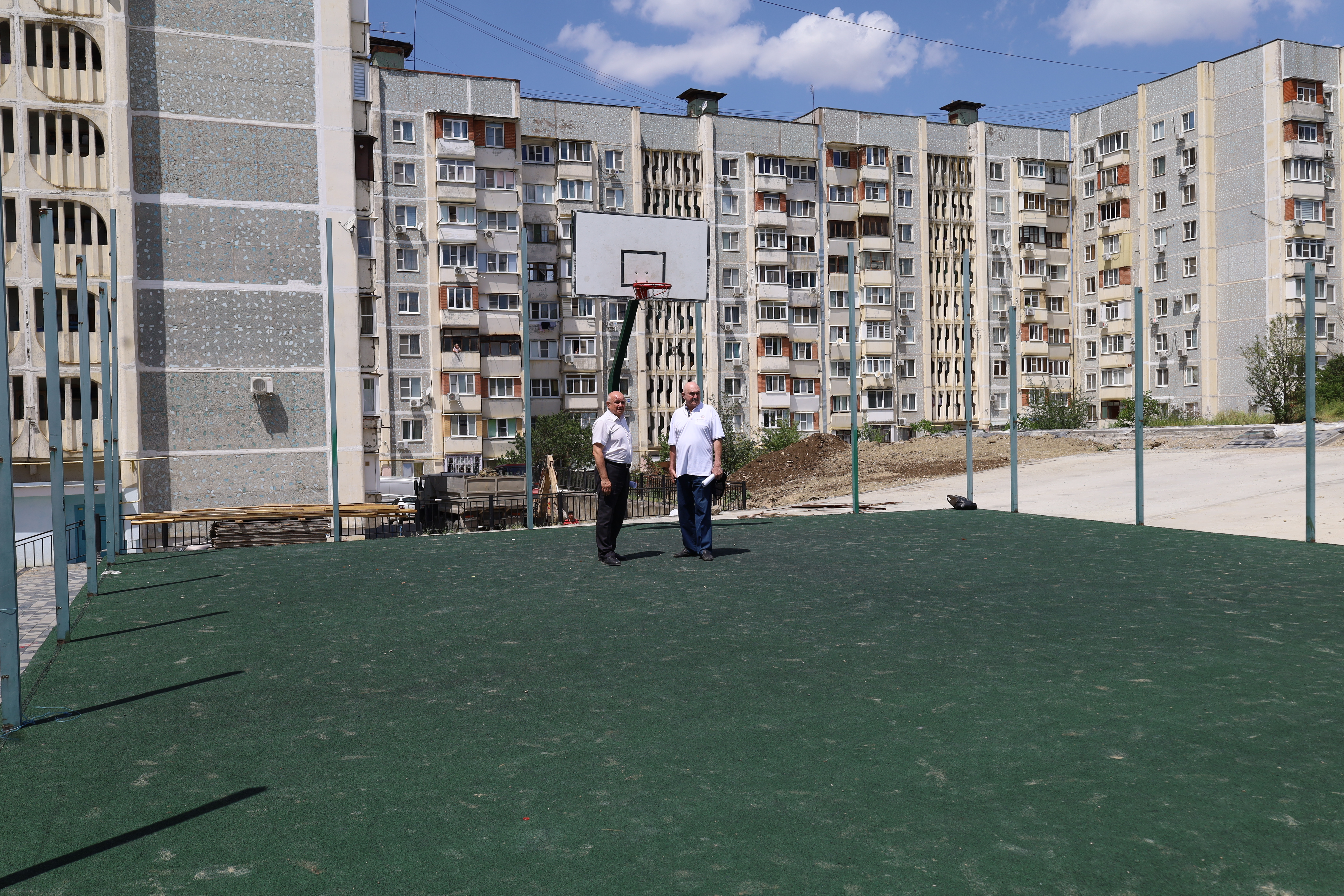 Депутаты осмотрели ход благоустройства парка и сквера в Железноводске
