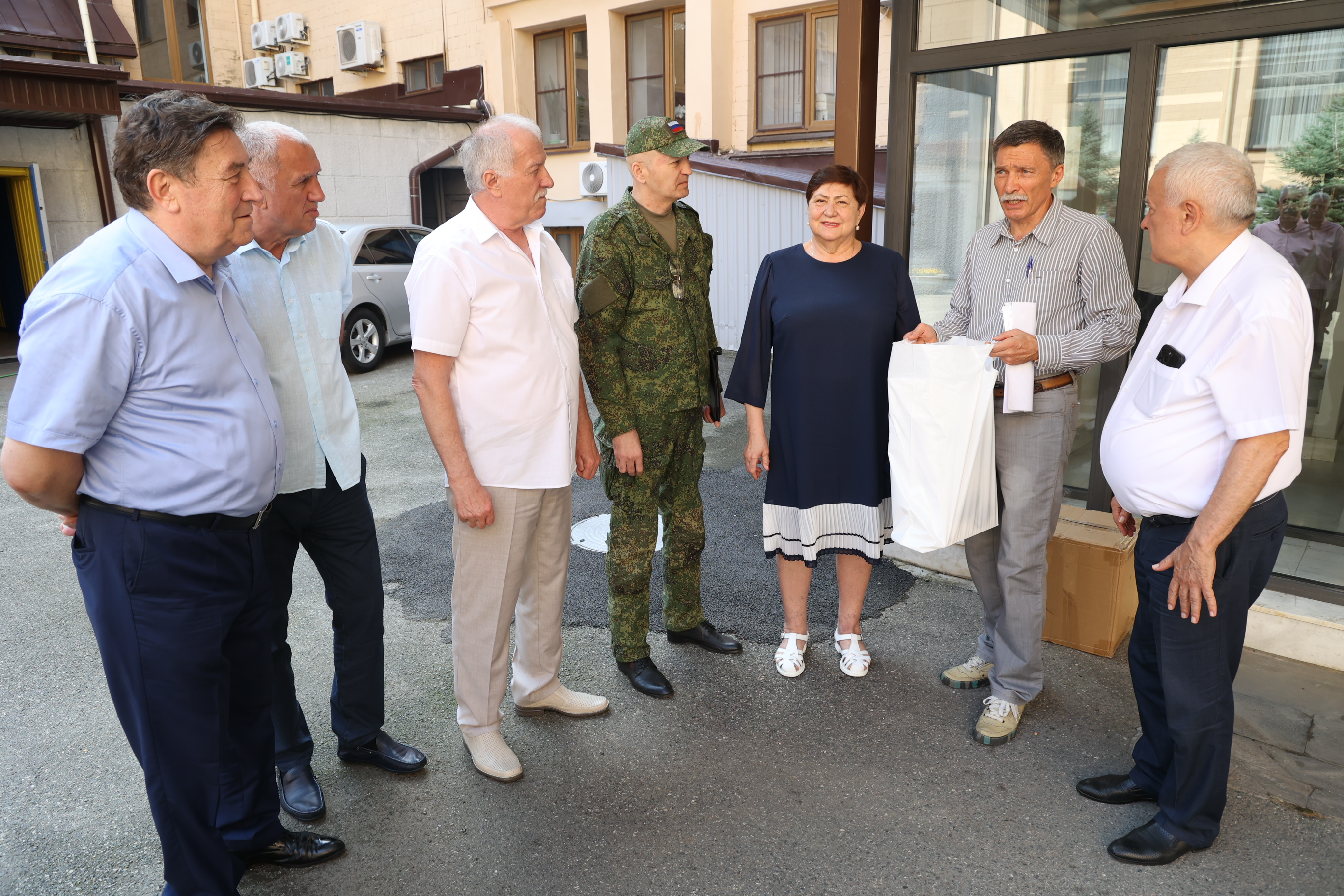 Краевые депутаты отправили очередную партию гуманитарного груза в зону СВО