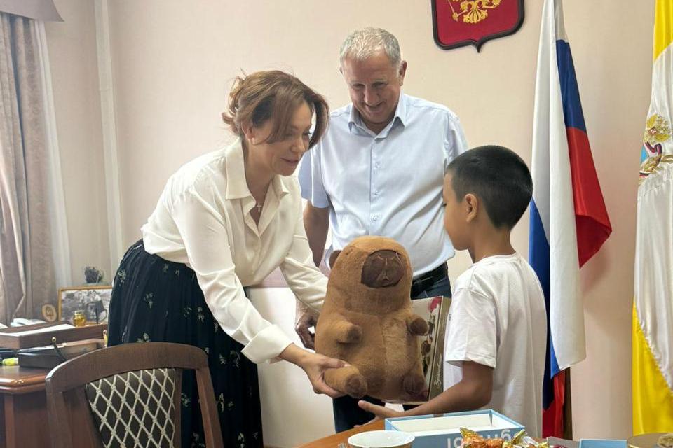 Краевые депутаты поздравили победителя международных соревнований по ментальной арифметике Кемаля Килджанбакиева