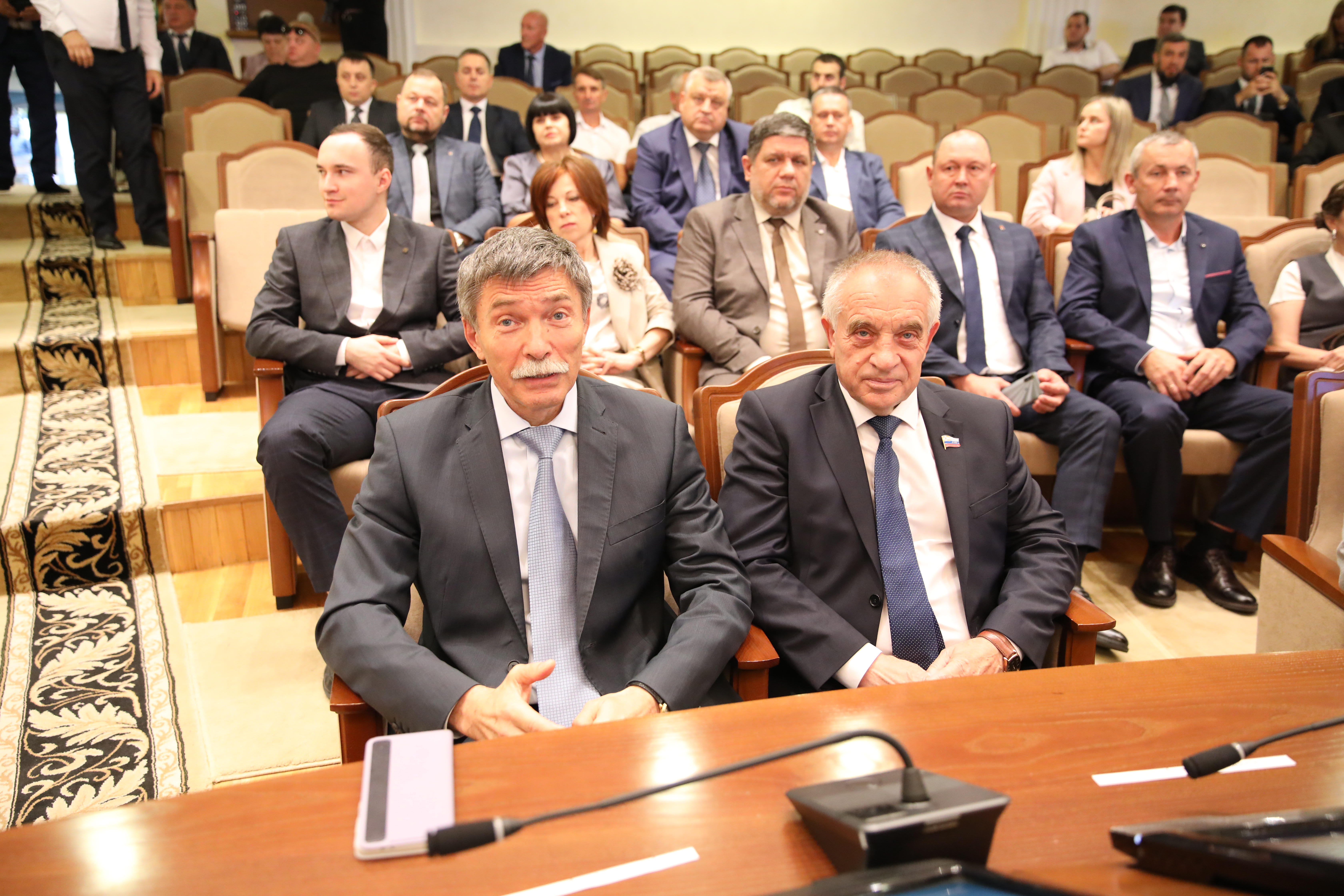 Депутаты краевой Думы вручили награды газовикам Ставрополья