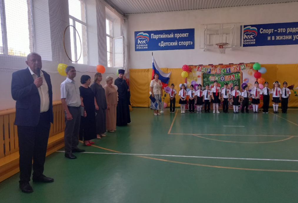 Депутаты Думы Ставрополья посетили торжественные линейки, посвященные 1 сентября