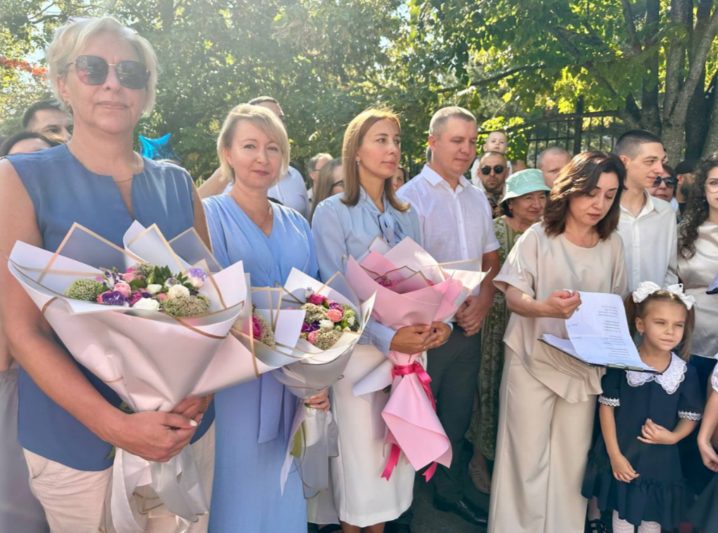 Депутаты Думы Ставрополья посетили торжественные линейки, посвященные 1 сентября