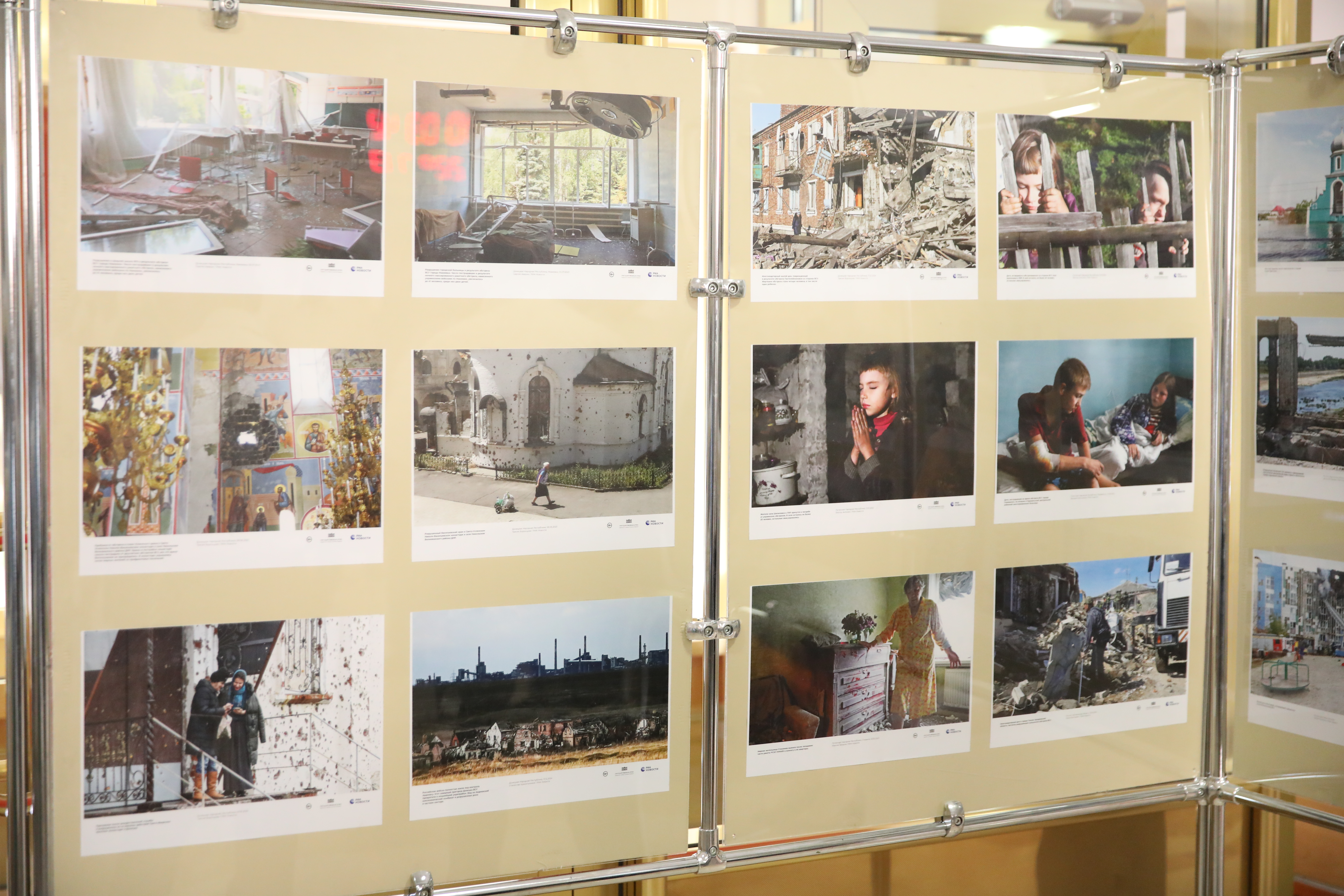 В краевой Думе открылась фотовыставка «Хроники террора украинского неонацистского режима»