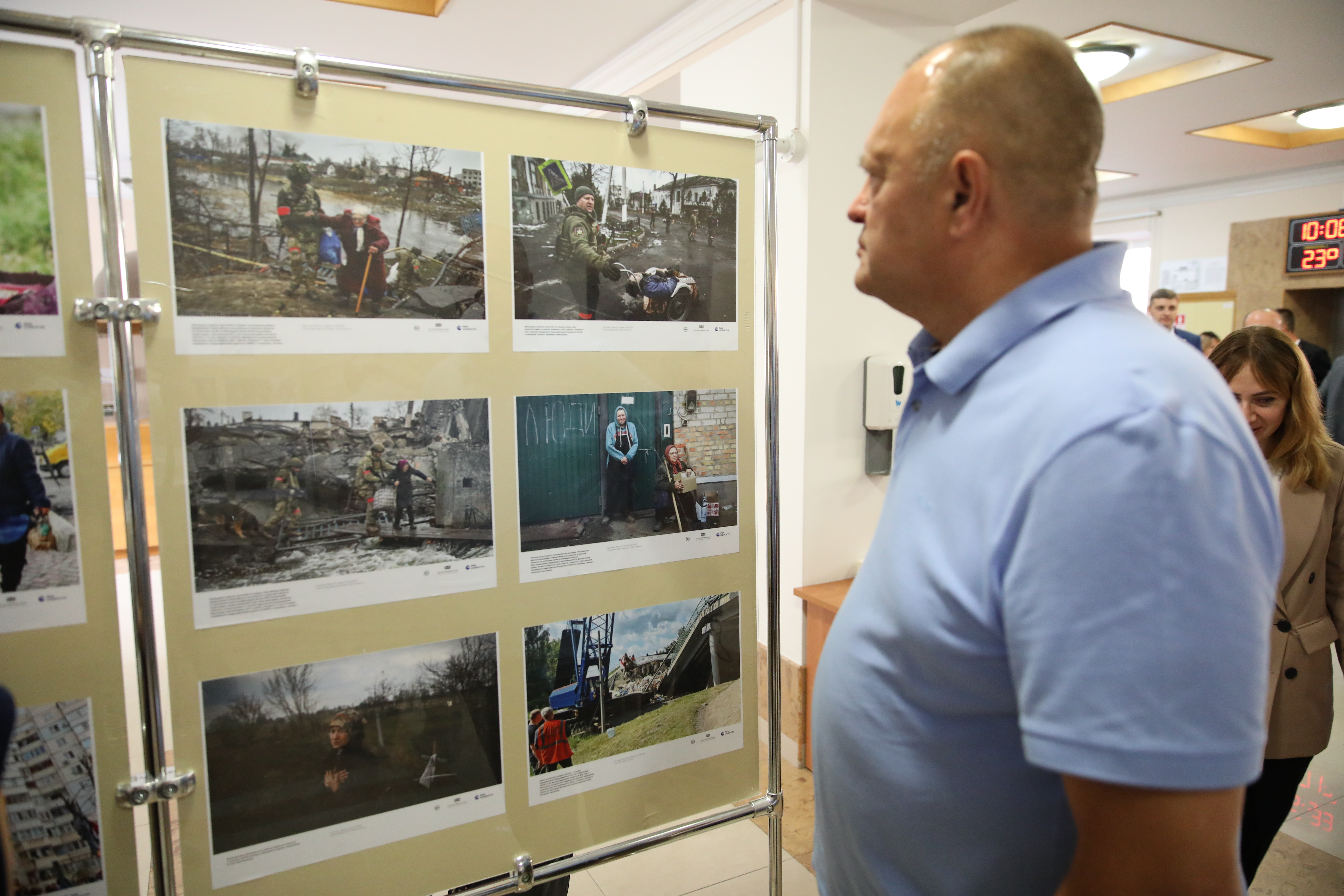 В краевой Думе открылась фотовыставка «Хроники террора украинского неонацистского режима»