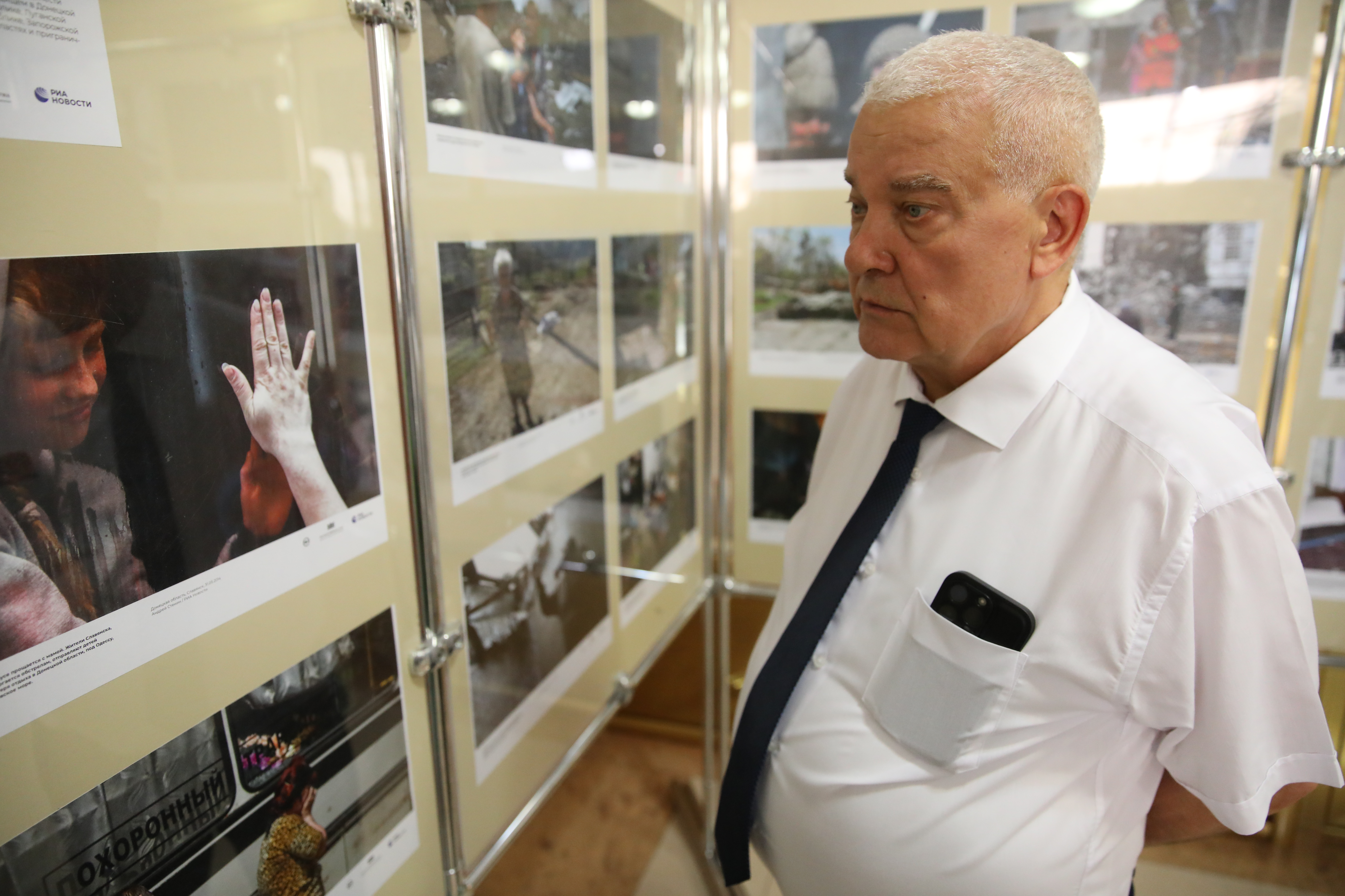 В краевой Думе открылась фотовыставка «Хроники террора украинского неонацистского режима»