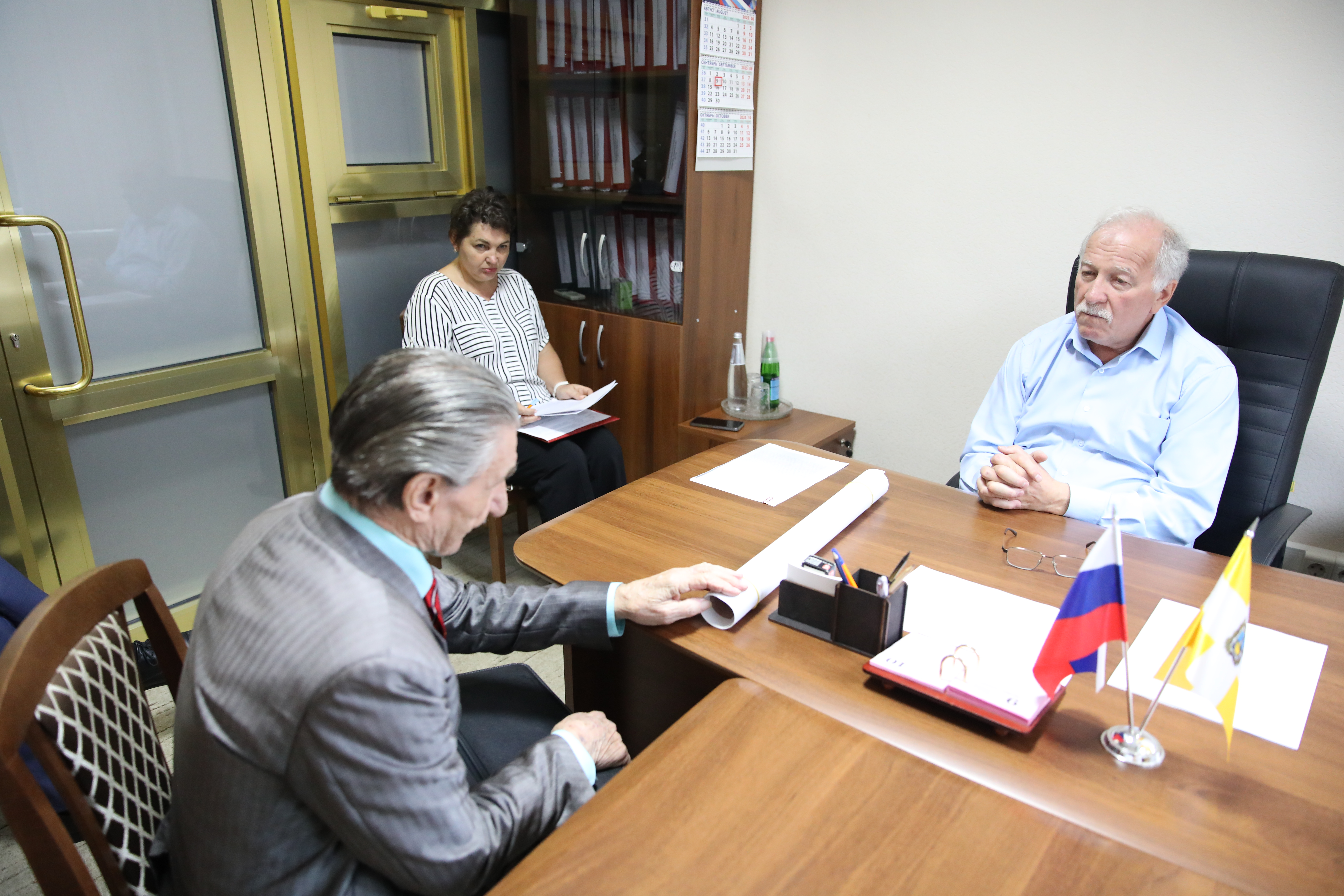 Председатель Думы края Николай Великдань провел прием граждан