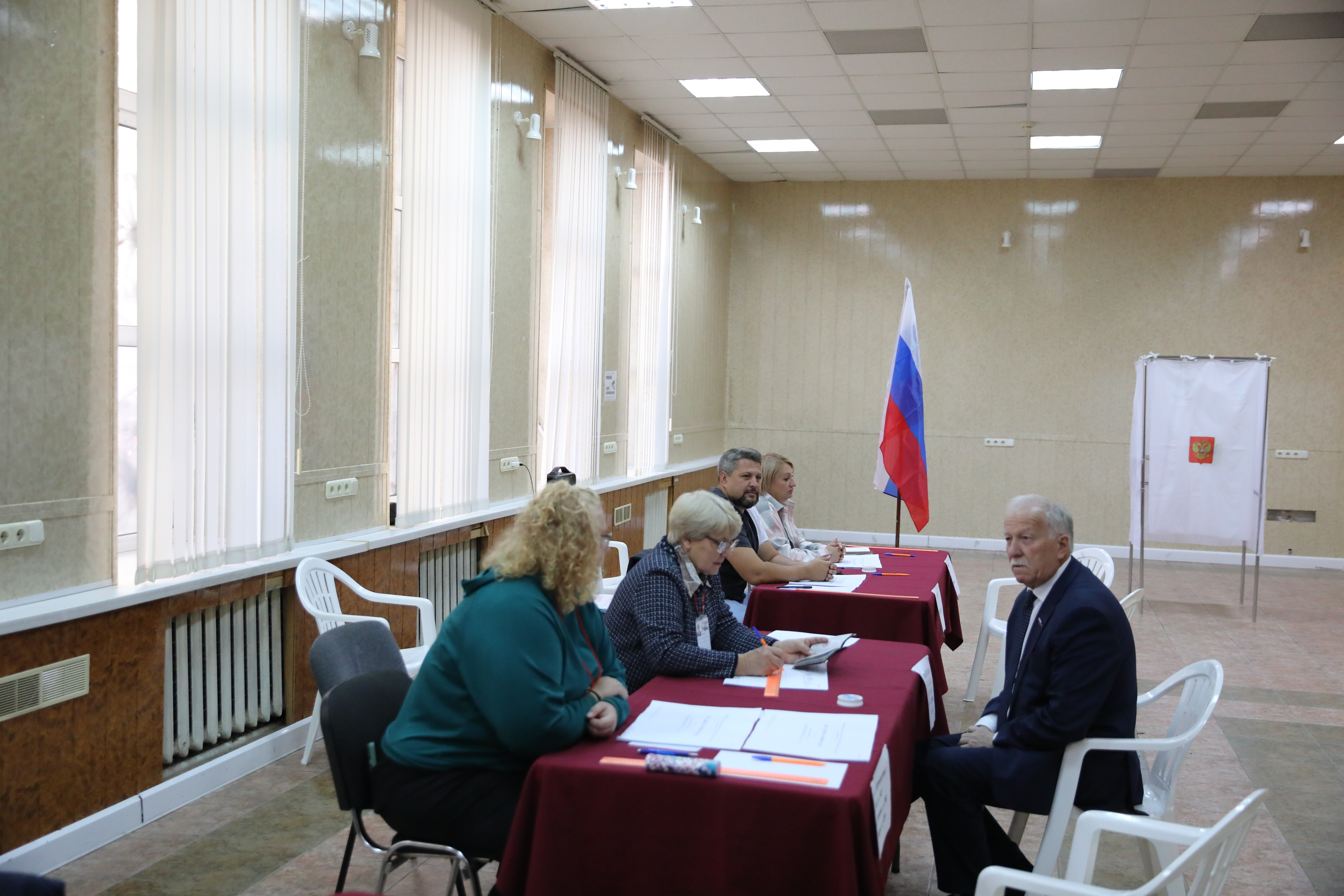 Николай Великдань проголосовал на выборах депутатов представительных органов местного самоуправления