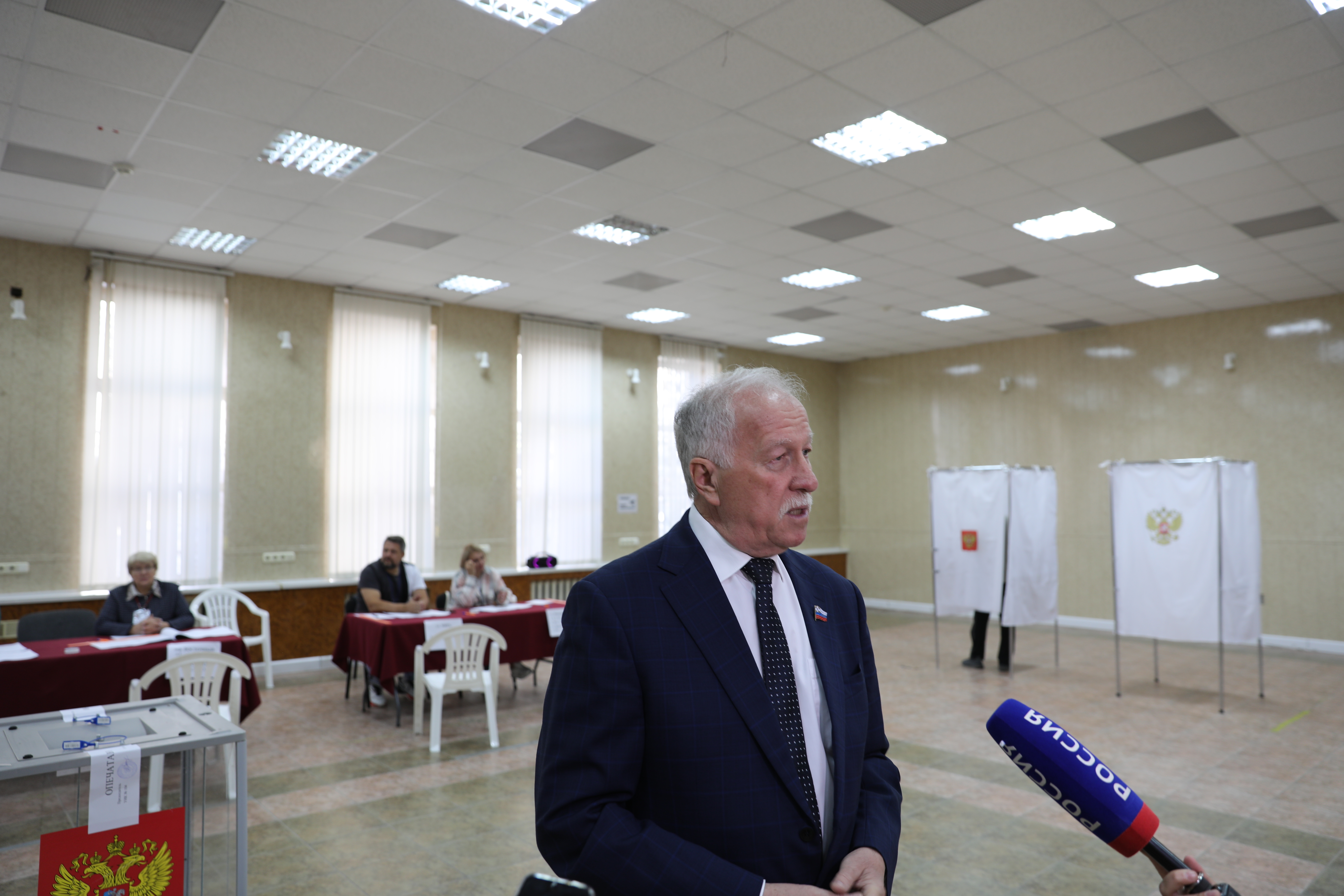 Николай Великдань проголосовал на выборах депутатов представительных органов местного самоуправления