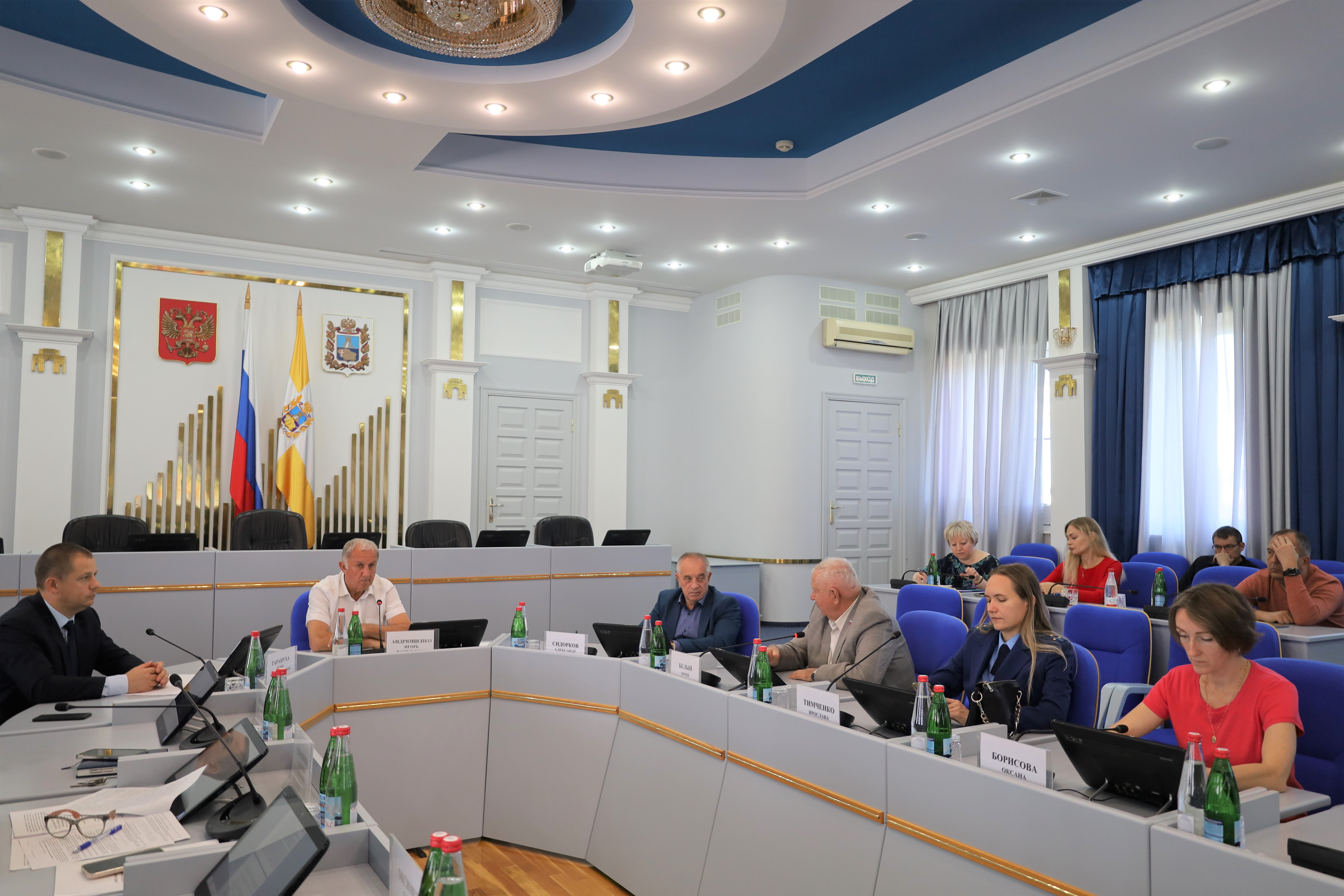 Депутаты работают над совершенствованием краевого законодательства в области обращения с животными без владельцев