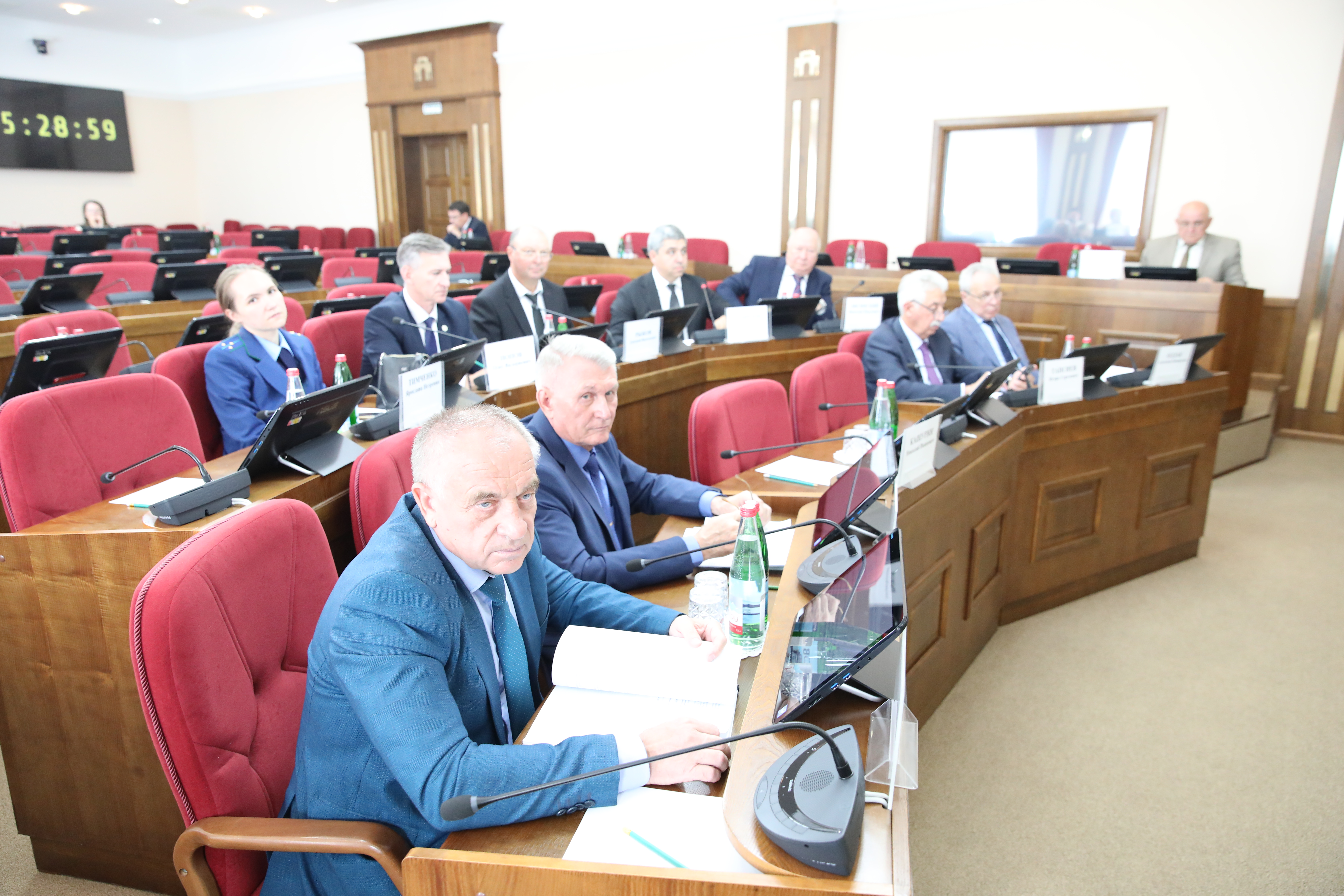 Краевые депутаты рекомендовали к назначению кандидатов в мировые судьи