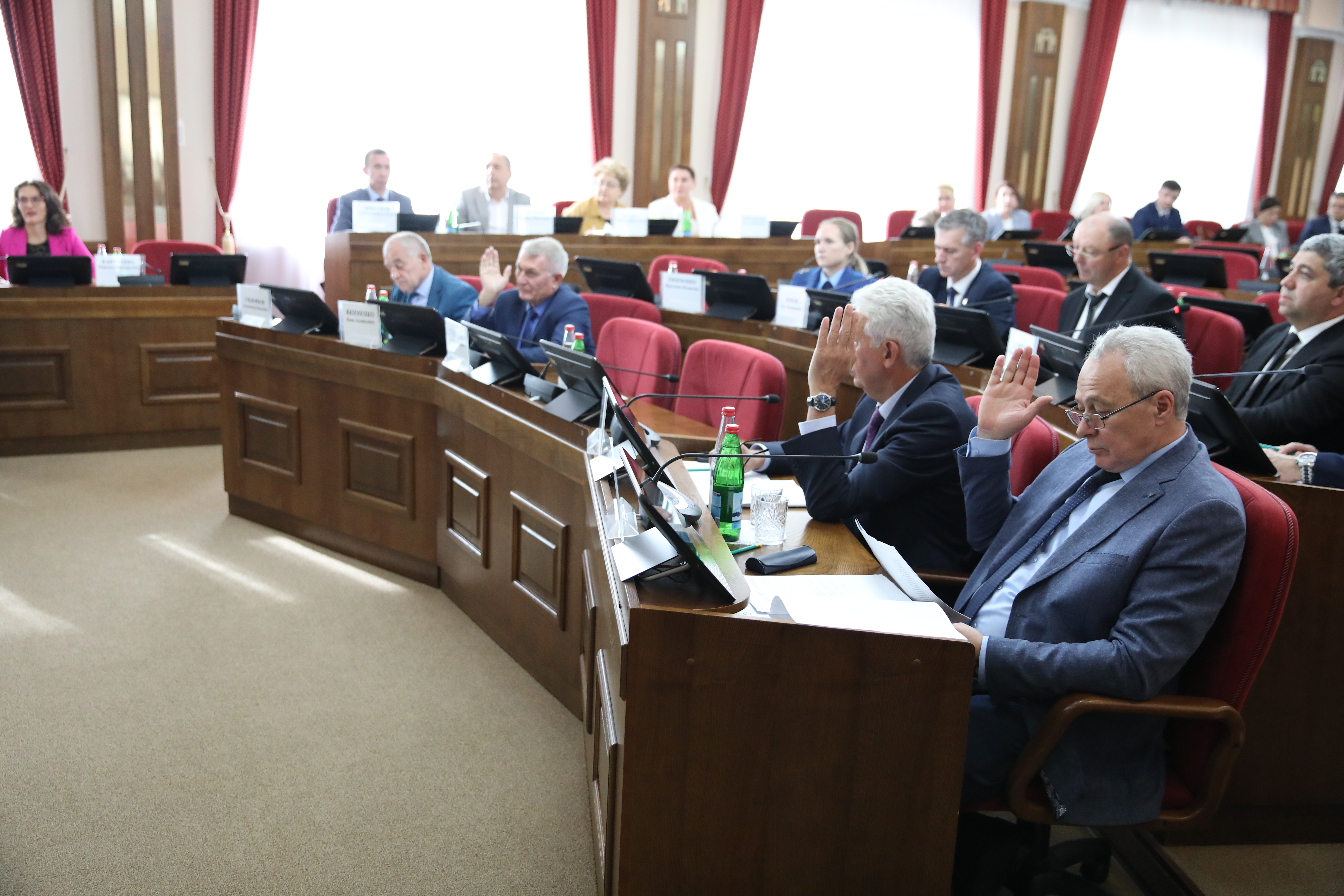 Краевые депутаты рекомендовали к назначению кандидатов в мировые судьи