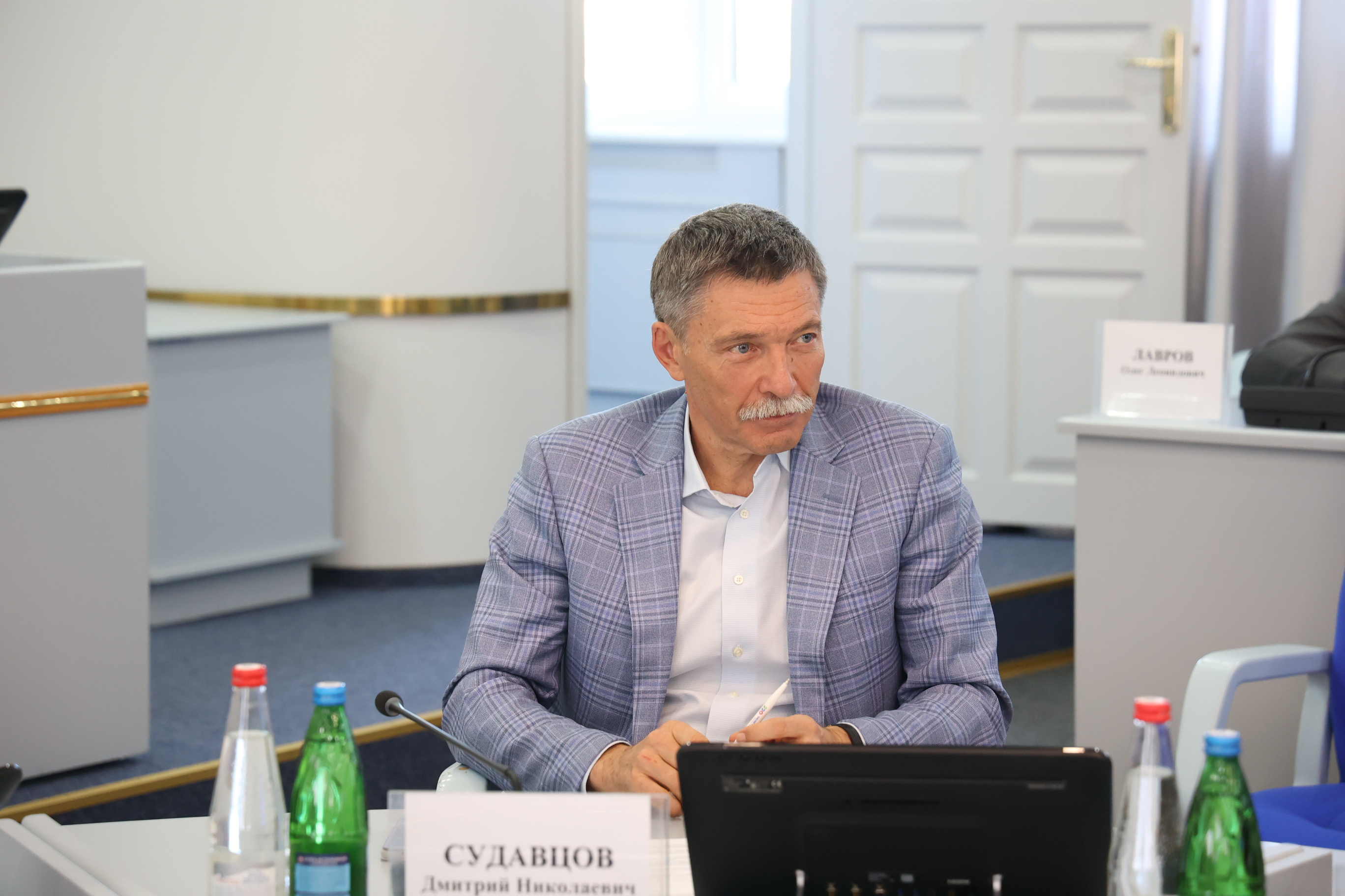 В Думе Ставрополья идет подготовка к сентябрьскому заседанию