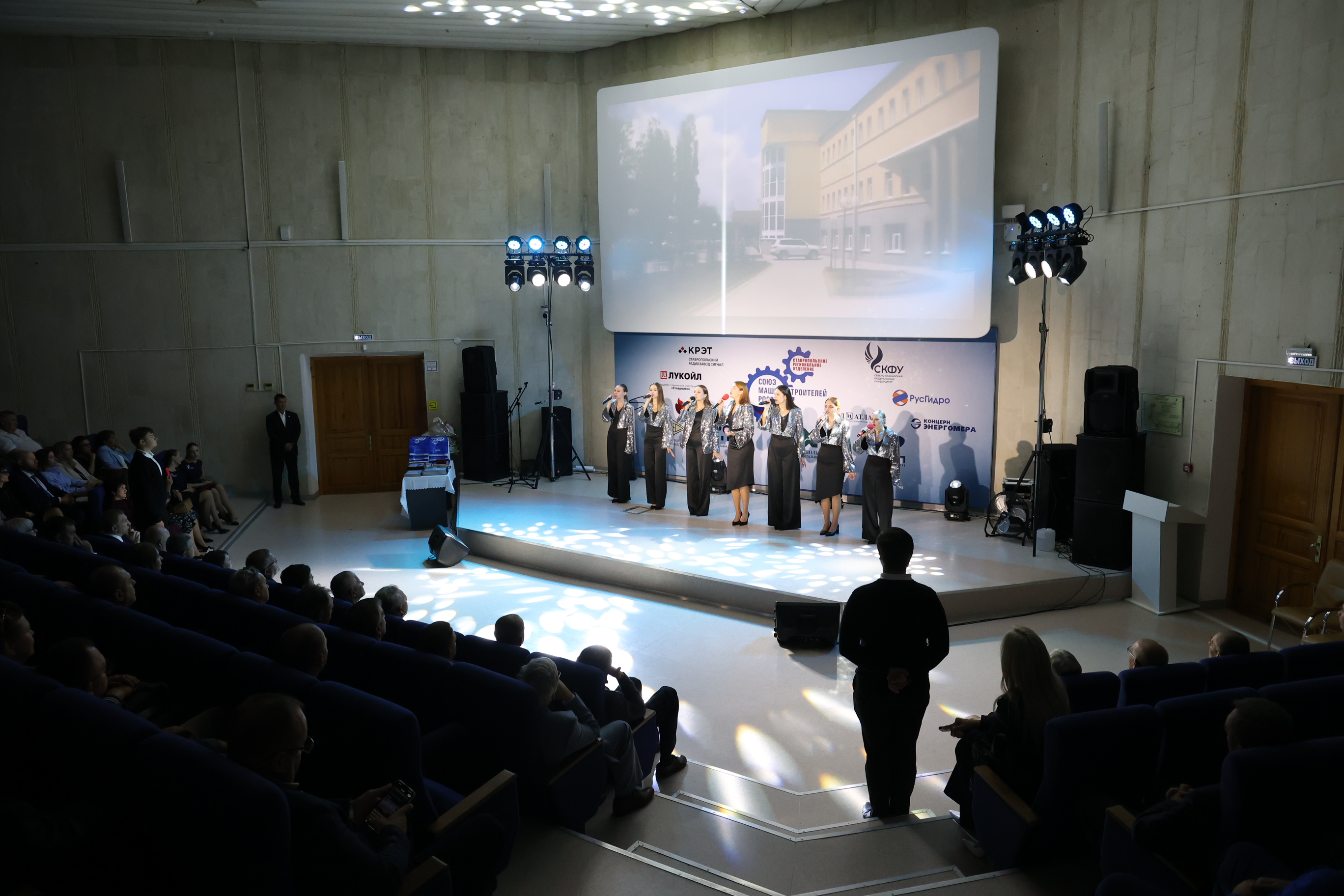Работники машиностроительного комплекса Ставрополья принимают поздравления