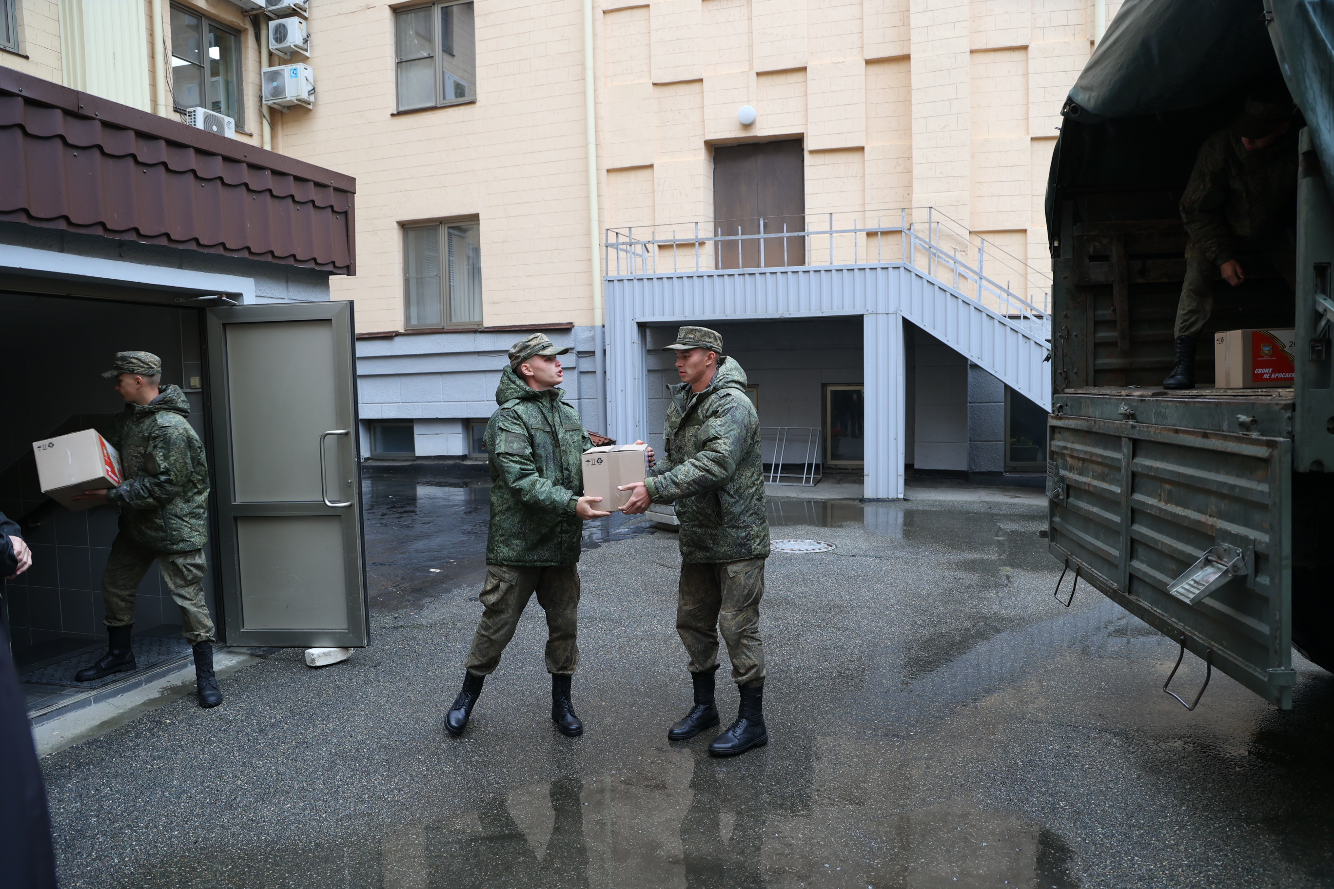 Депутаты Думы Ставрополья отправили гуманитарный груз бойцам 247-го полка