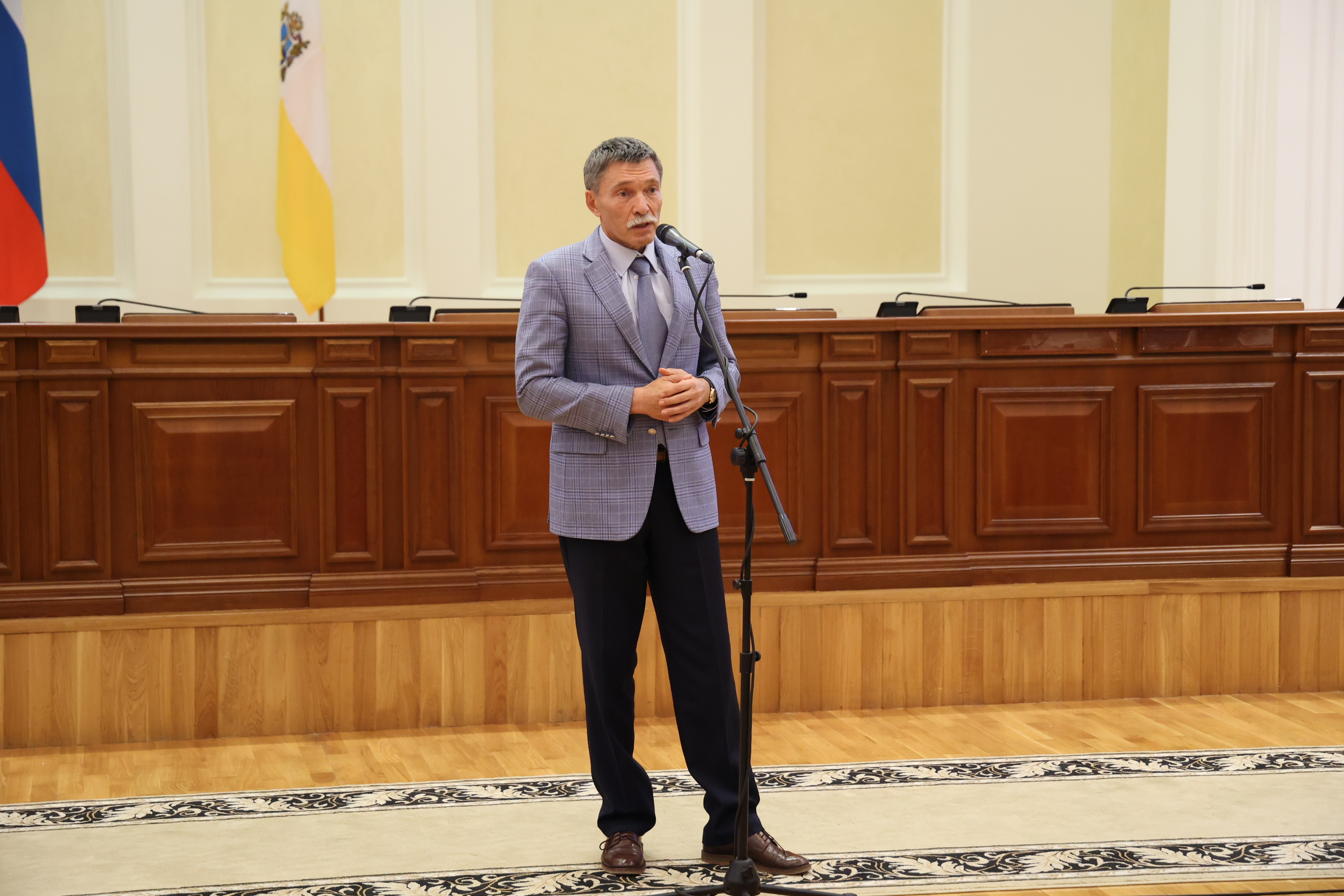 Дмитрий Судавцов вручил награды краевой Думы лучшим представителям машиностроительной отрасли