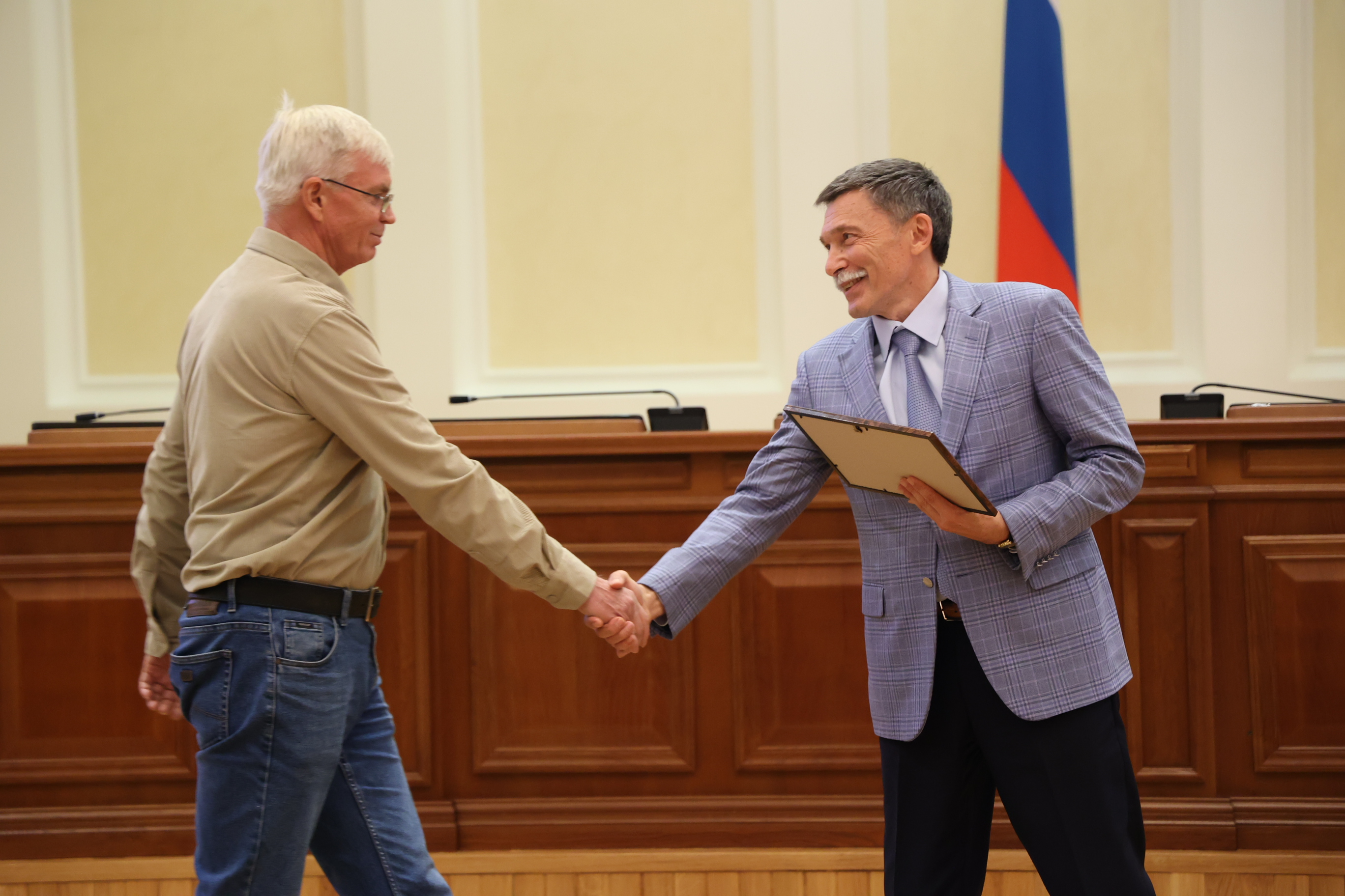 Дмитрий Судавцов вручил награды краевой Думы лучшим представителям машиностроительной отрасли