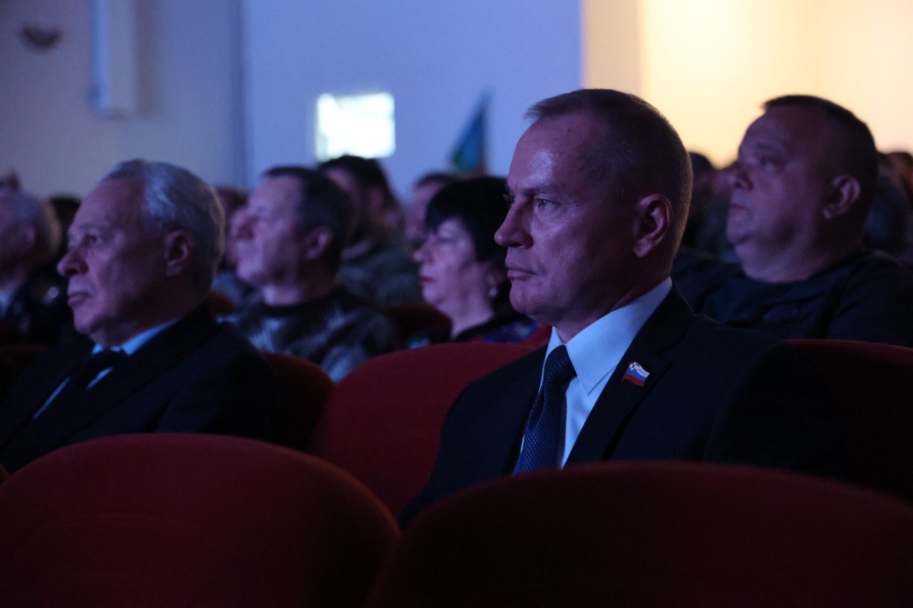 Краевые депутаты стали участниками церемонии вручения ордена Кутузова 247-му гвардейскому десантно-штурмовому Кавказскому казачьему полку