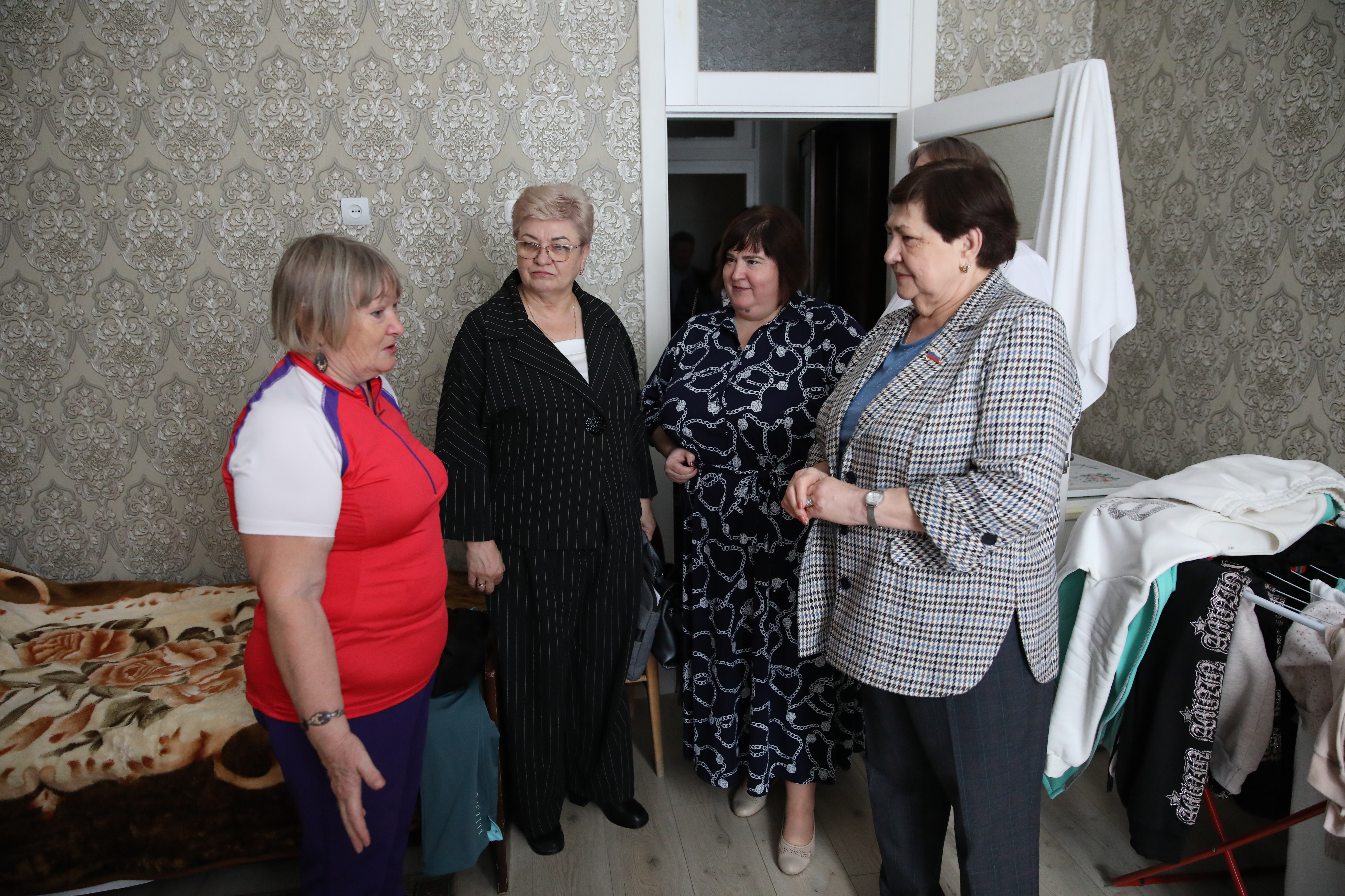 Депутаты выступают за расширение социальной поддержки медицинских работников центров соцобслуживания края