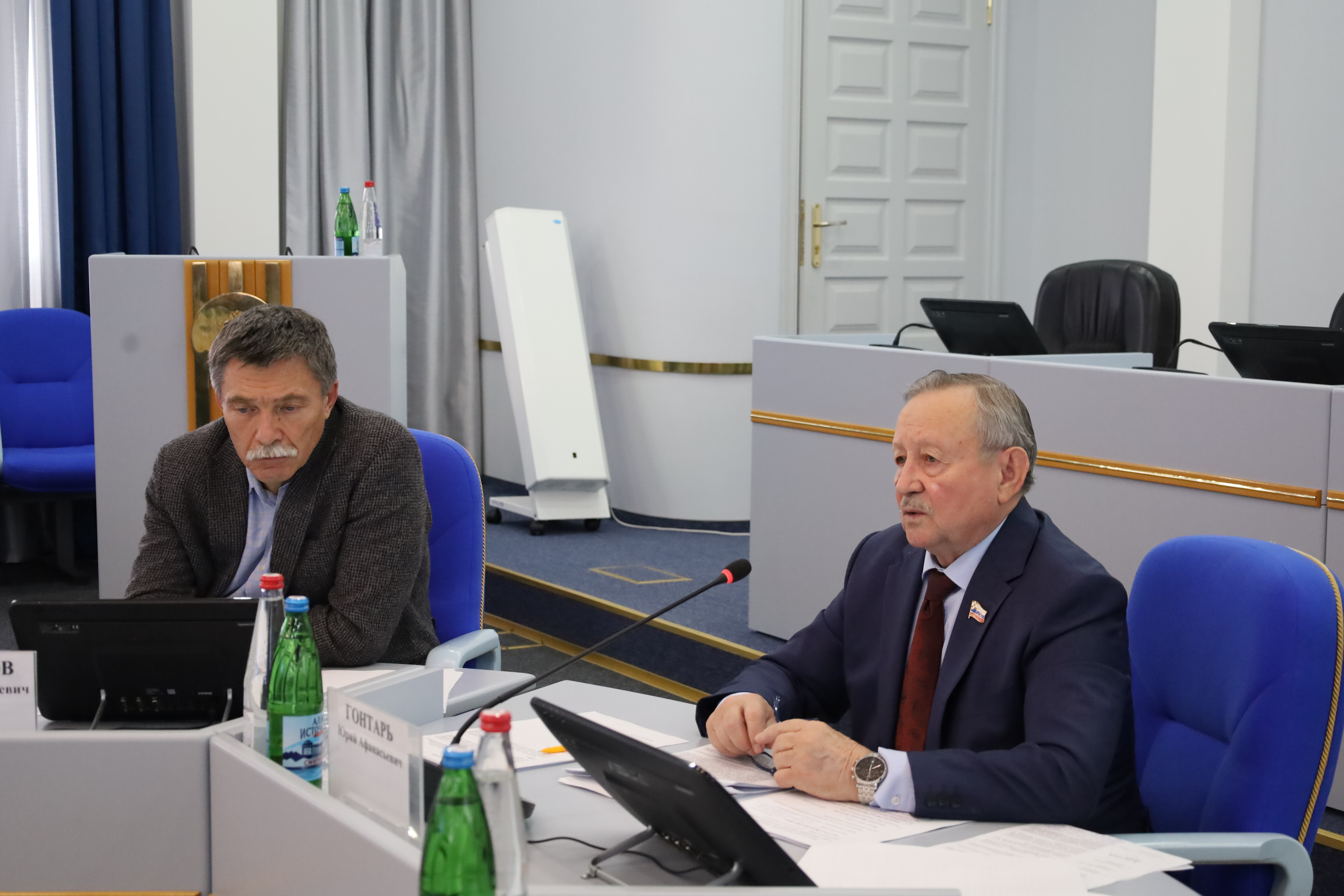 Депутаты работают над совершенствованием краевых законов об административных правонарушениях и патриотическом воспитании