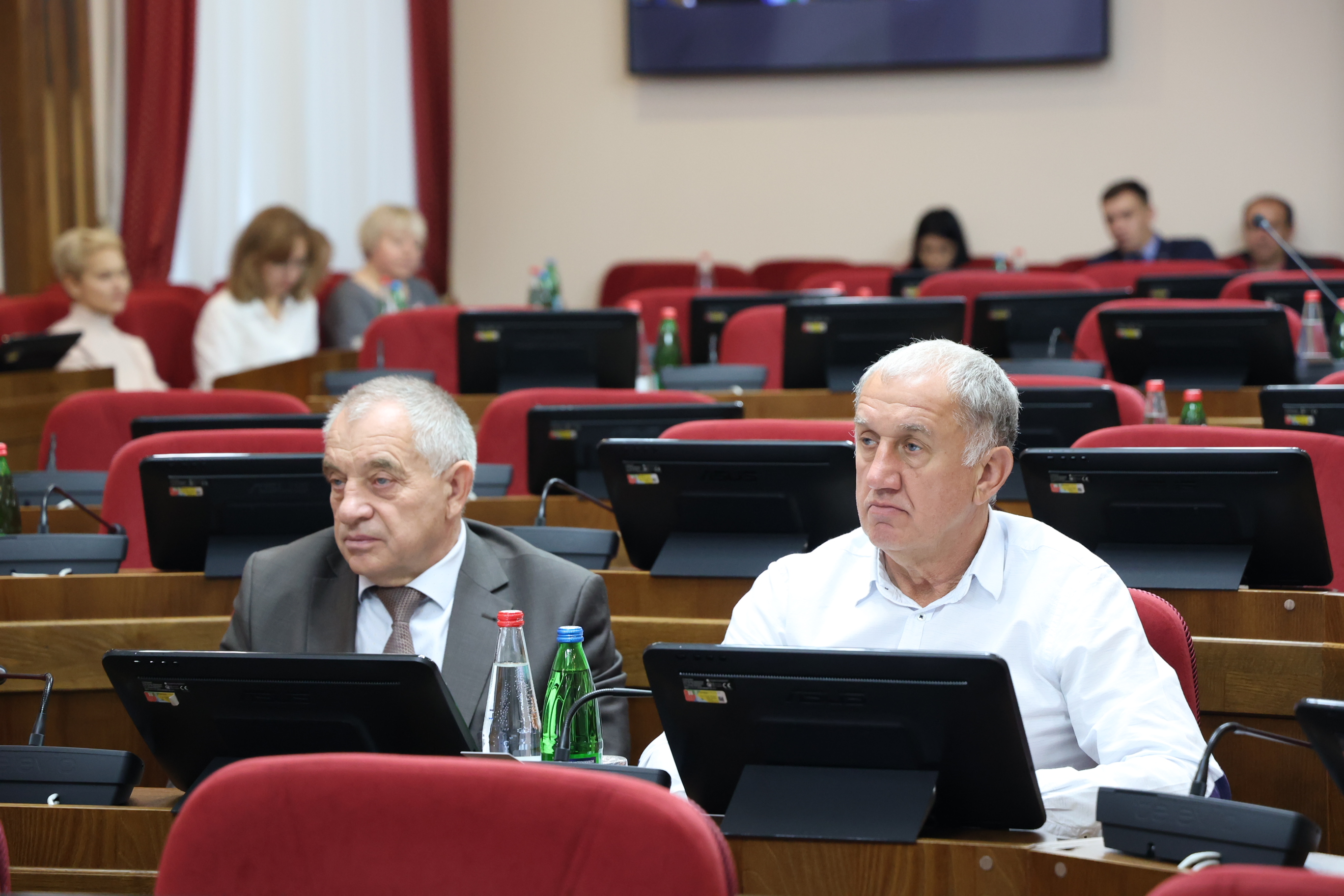 Утверждена повестка октябрьского заседания Думы