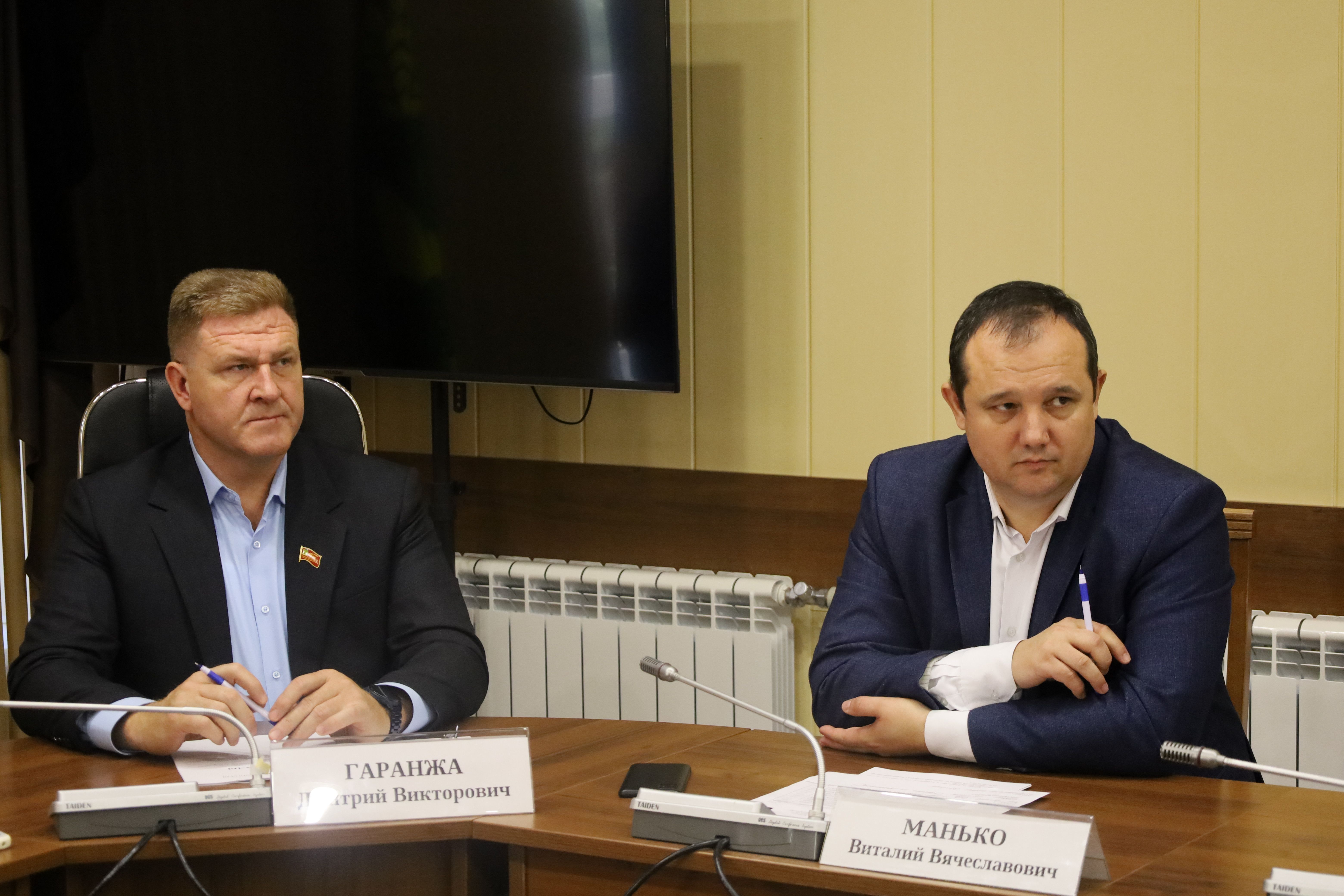 Депутаты держат на особом контроле проведение капремонта в восточных районах края и ситуацию с вывозом ТКО