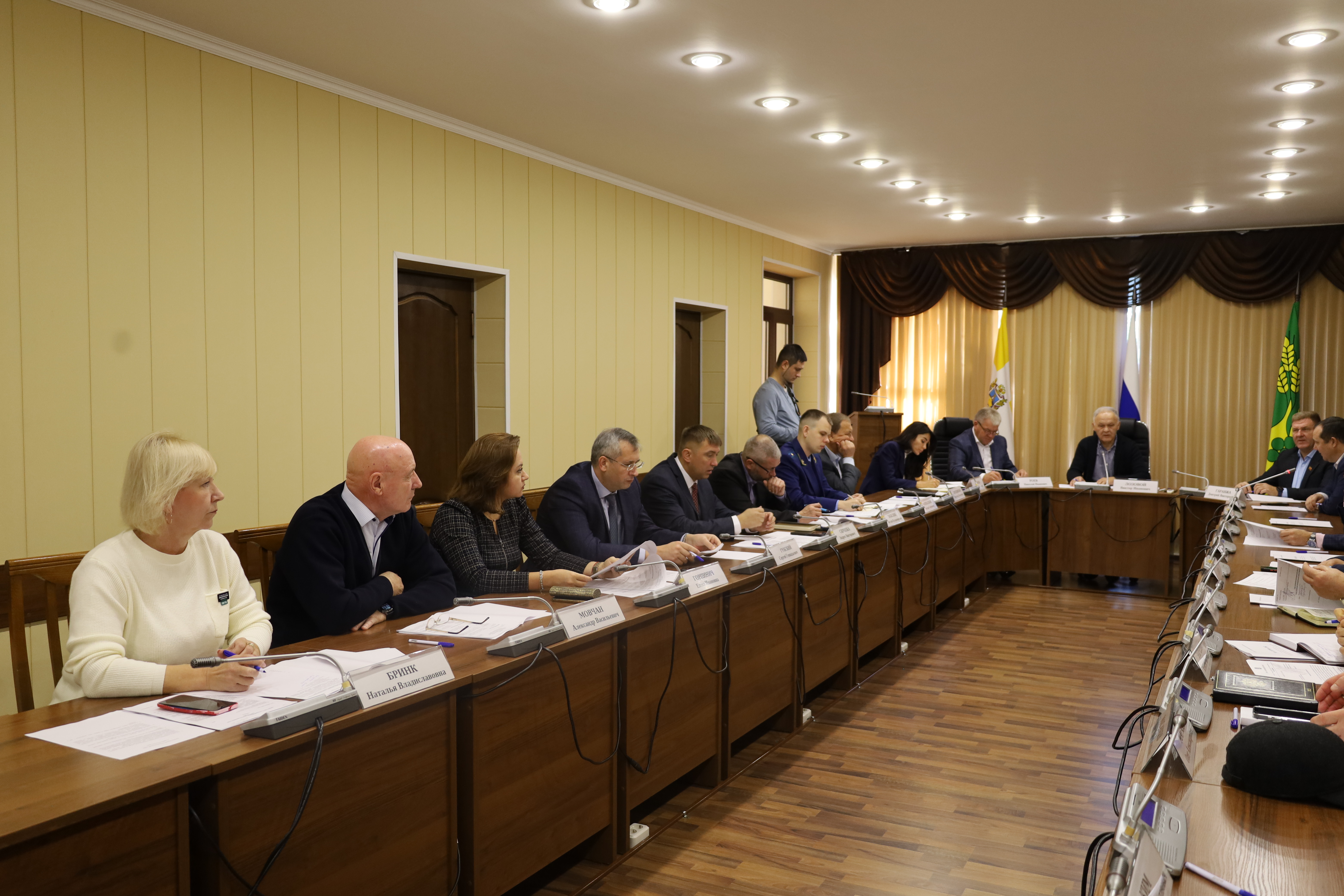 Депутаты держат на особом контроле проведение капремонта в восточных районах края и ситуацию с вывозом ТКО