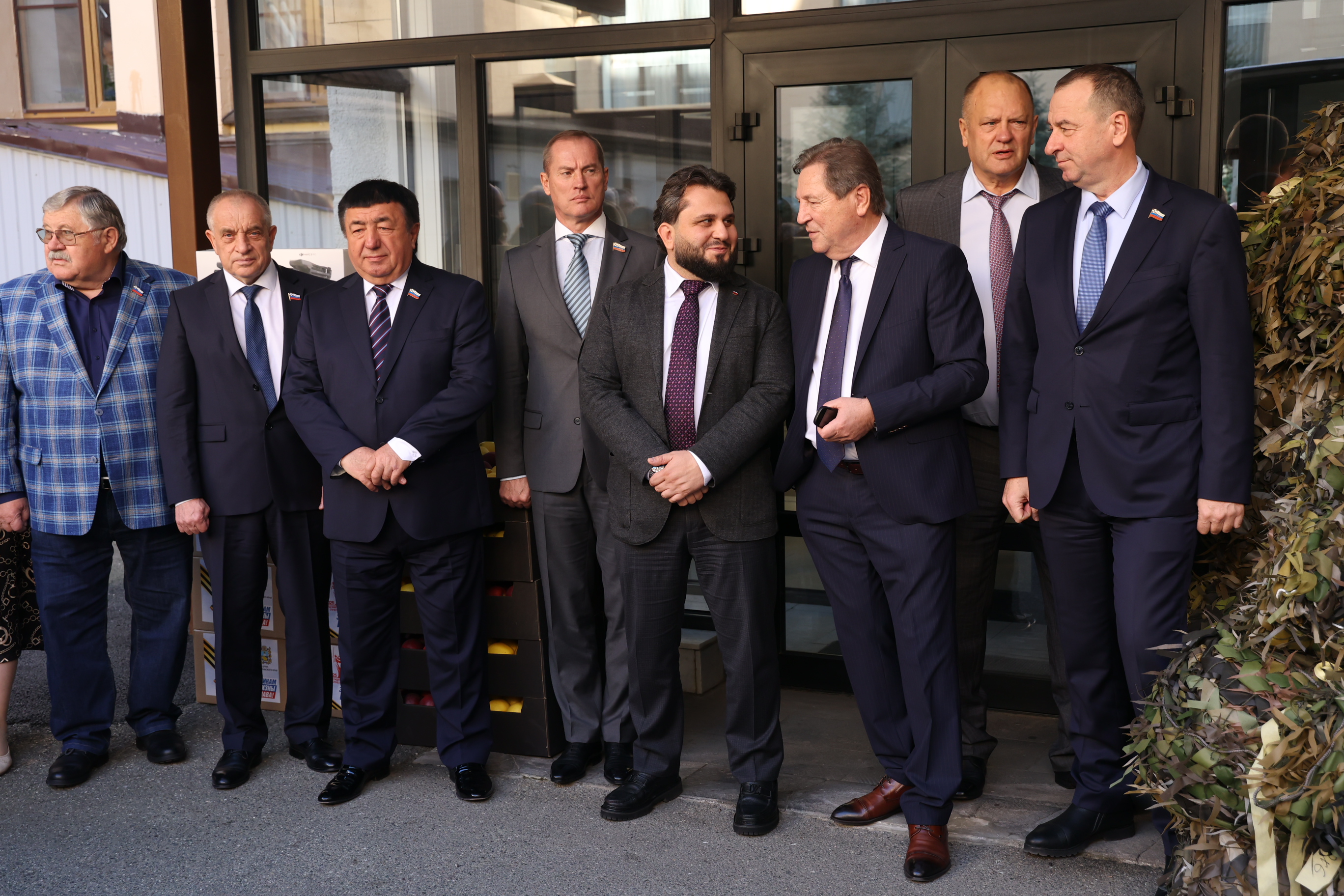 Депутаты краевой Думы передали гуманитарную помощь в зону СВО