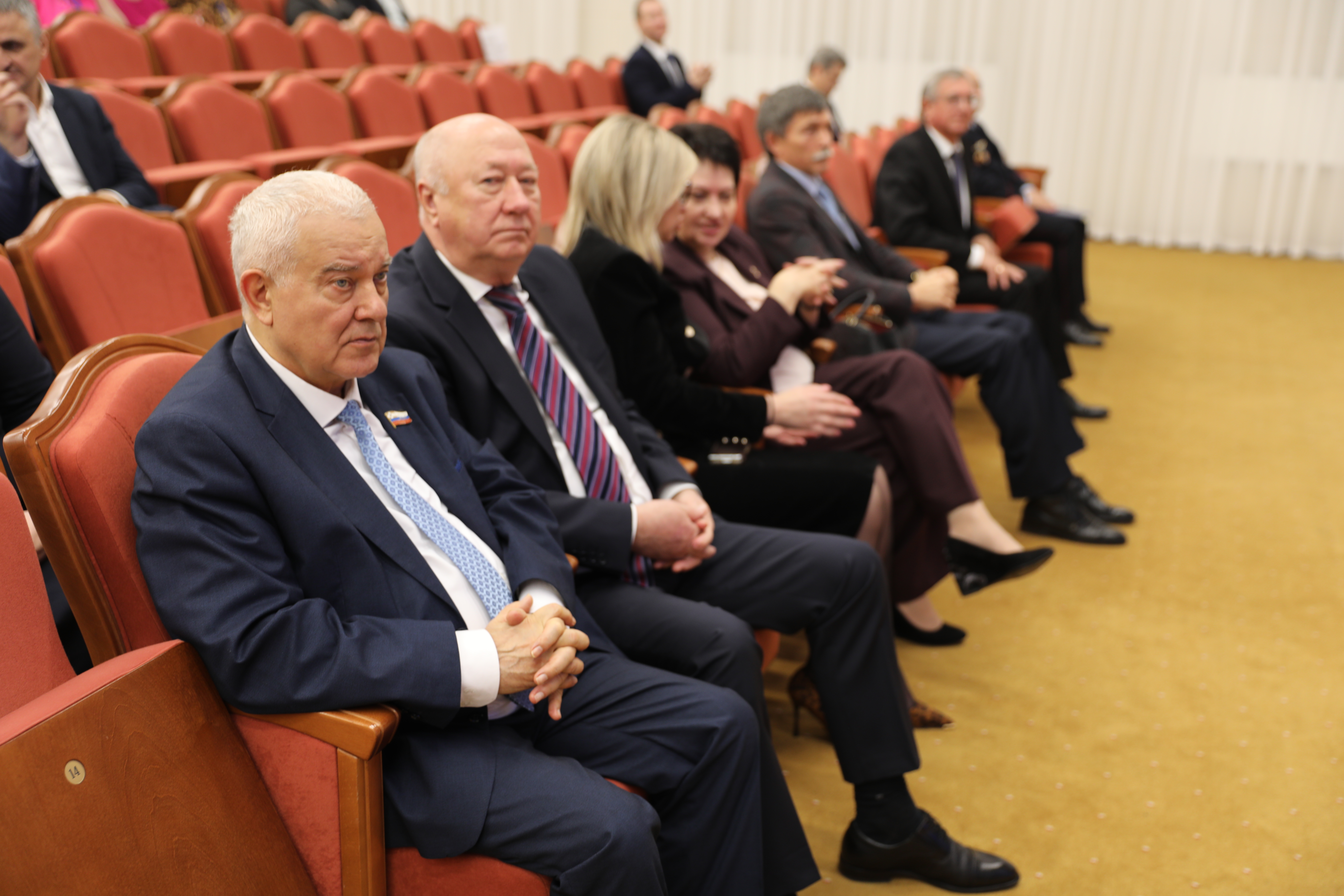 Краевые депутаты поздравили с 30-летием избирательную комиссию Ставрополья