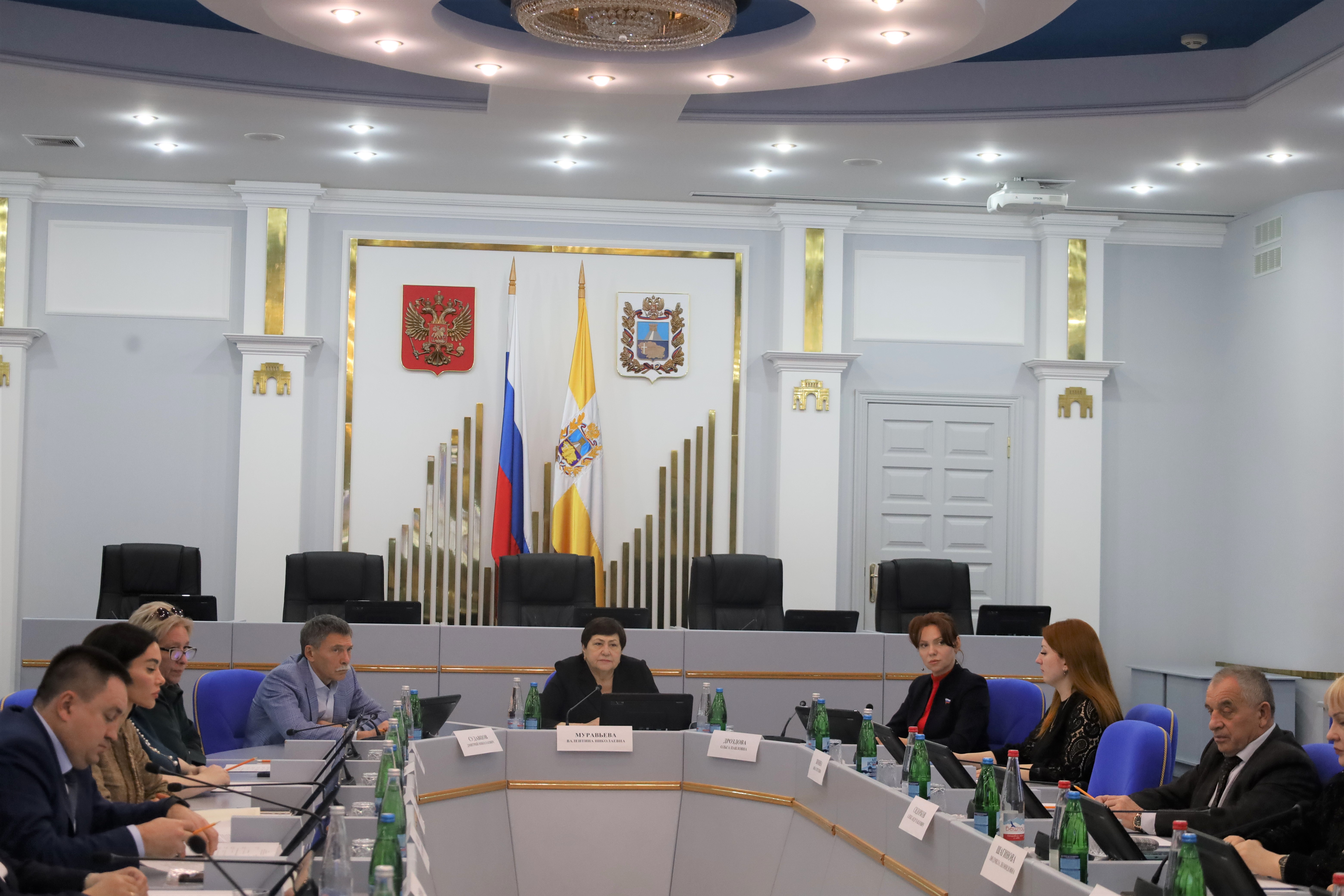 Депутаты рекомендовали принятие изменений в региональные законы социальной сферы на декабрьском заседании Думы