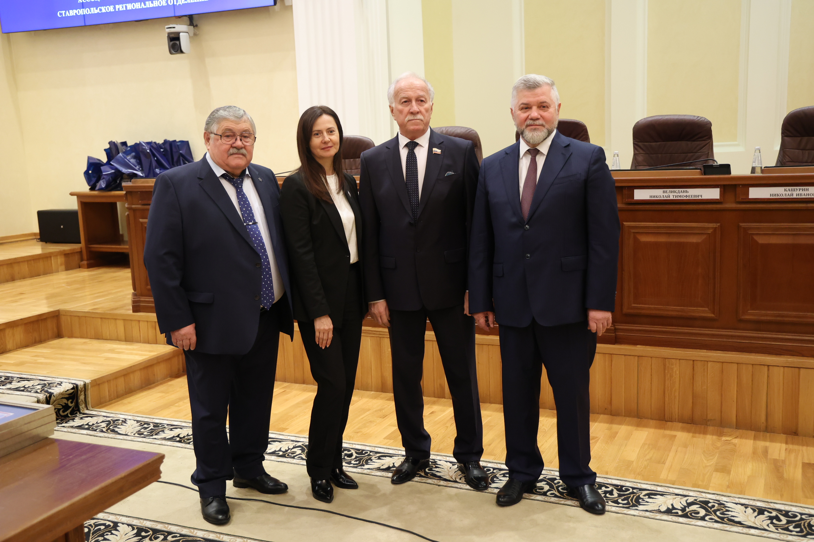Депутаты краевой Думы поздравили юристов с профессиональным праздником