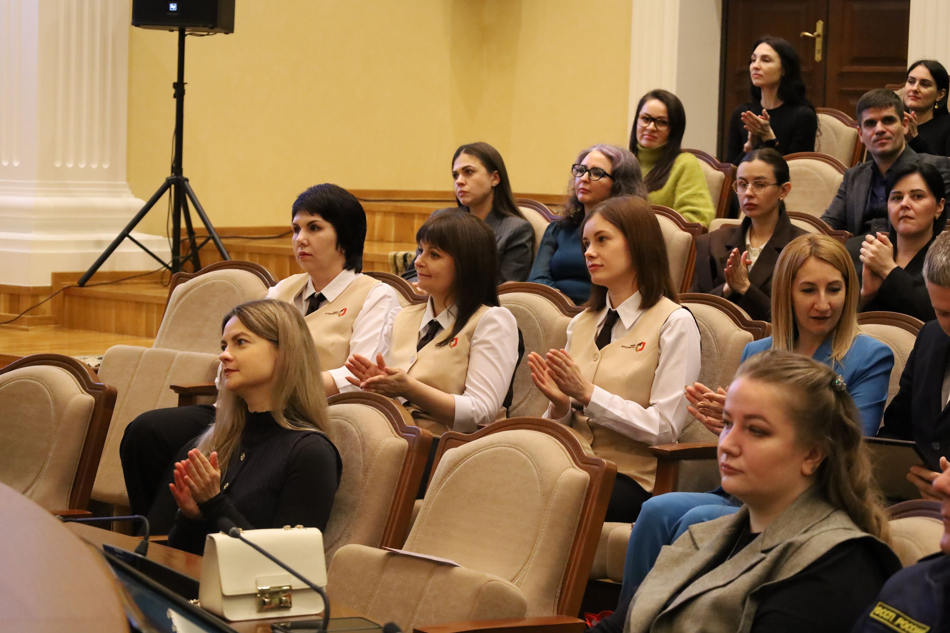 Депутаты Думы края наградили  лучших специалистов МФЦ Ставрополья