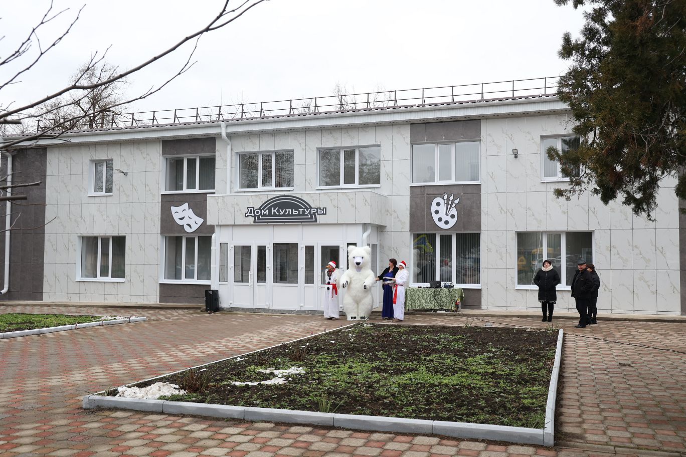 Николай Великдань открыл отремонтированный Дом культуры в селе Подлесном