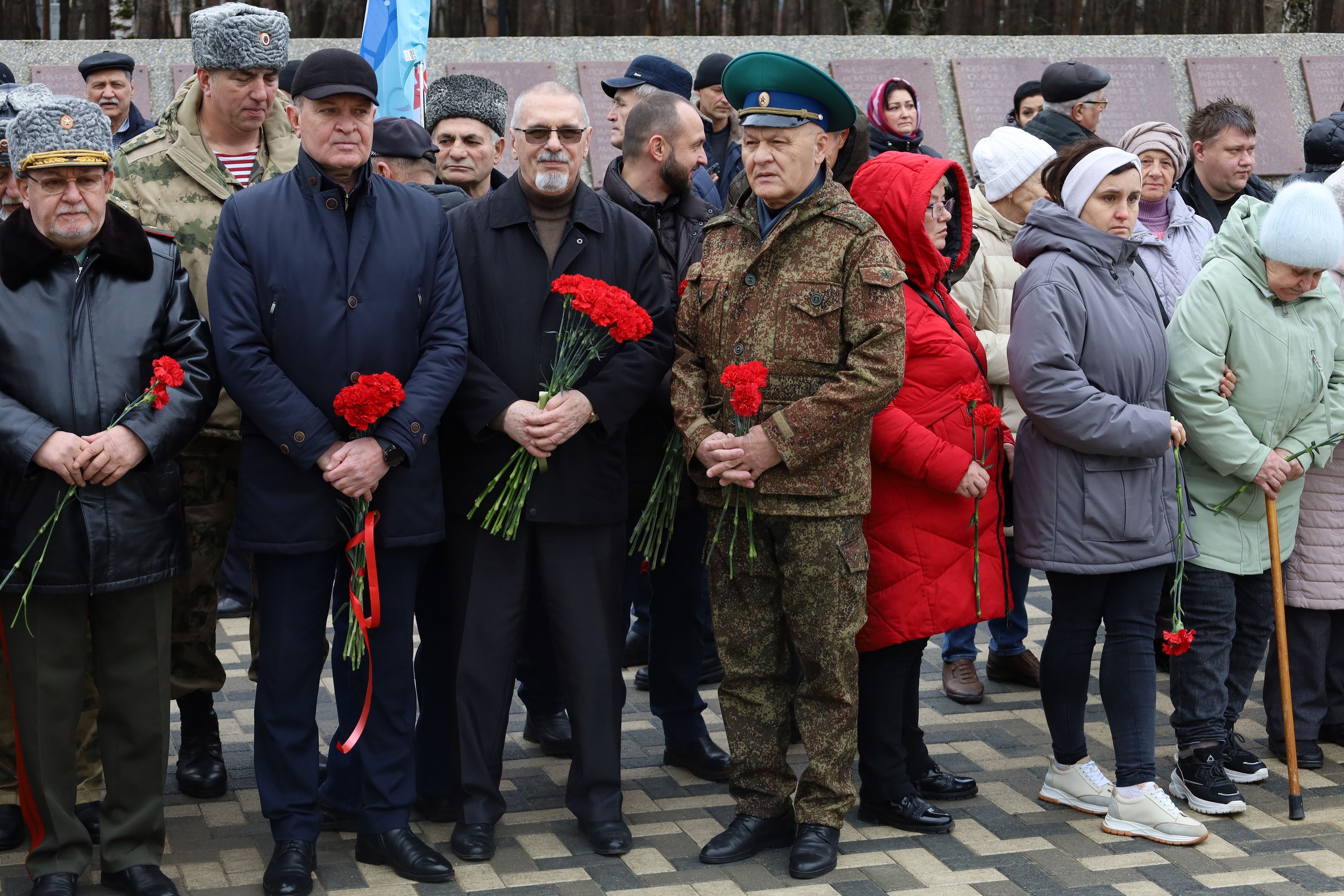 Краевые депутаты почтили память земляков, погибших в боях при исполнении воинского долга