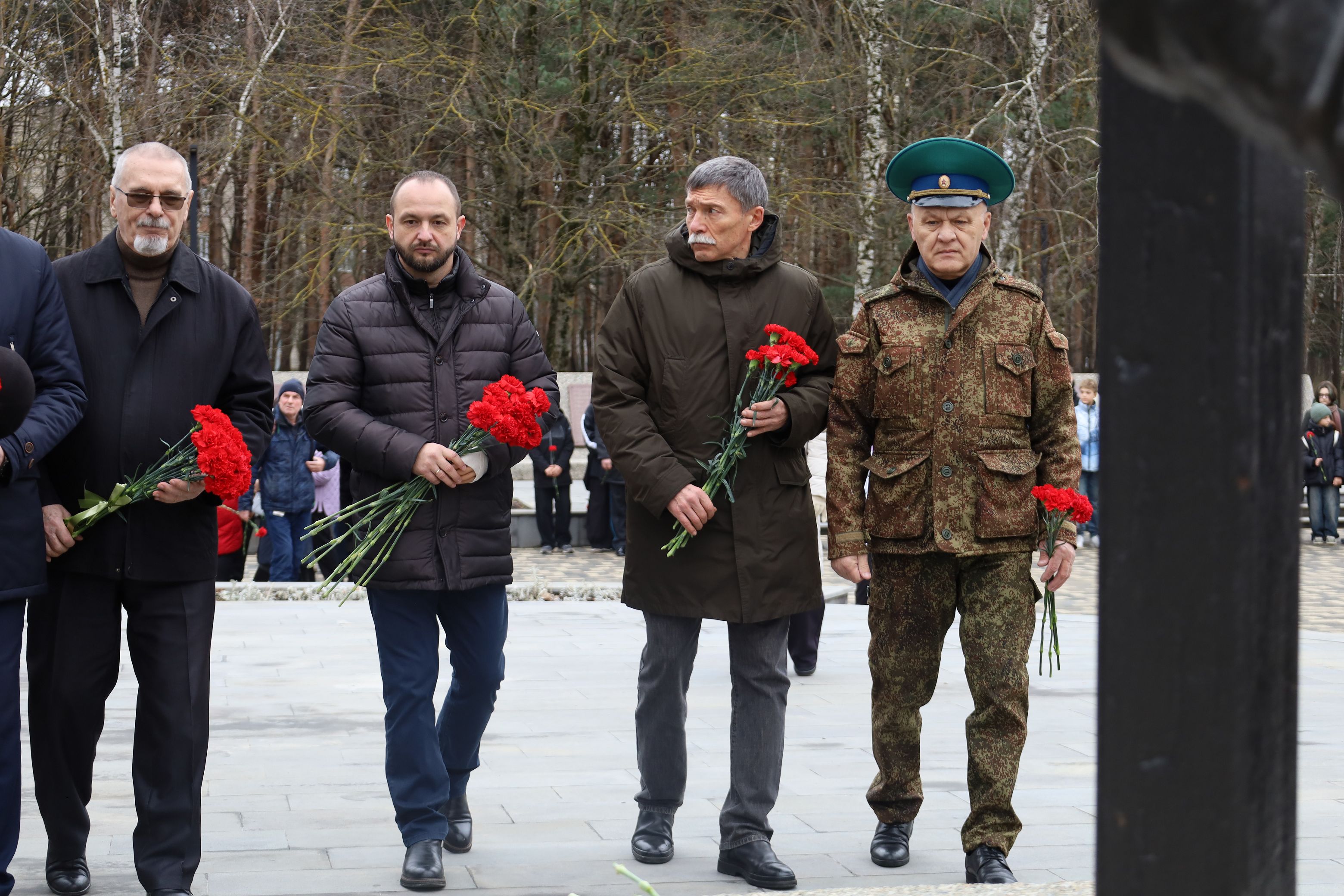 Краевые депутаты почтили память земляков, погибших в боях при исполнении воинского долга