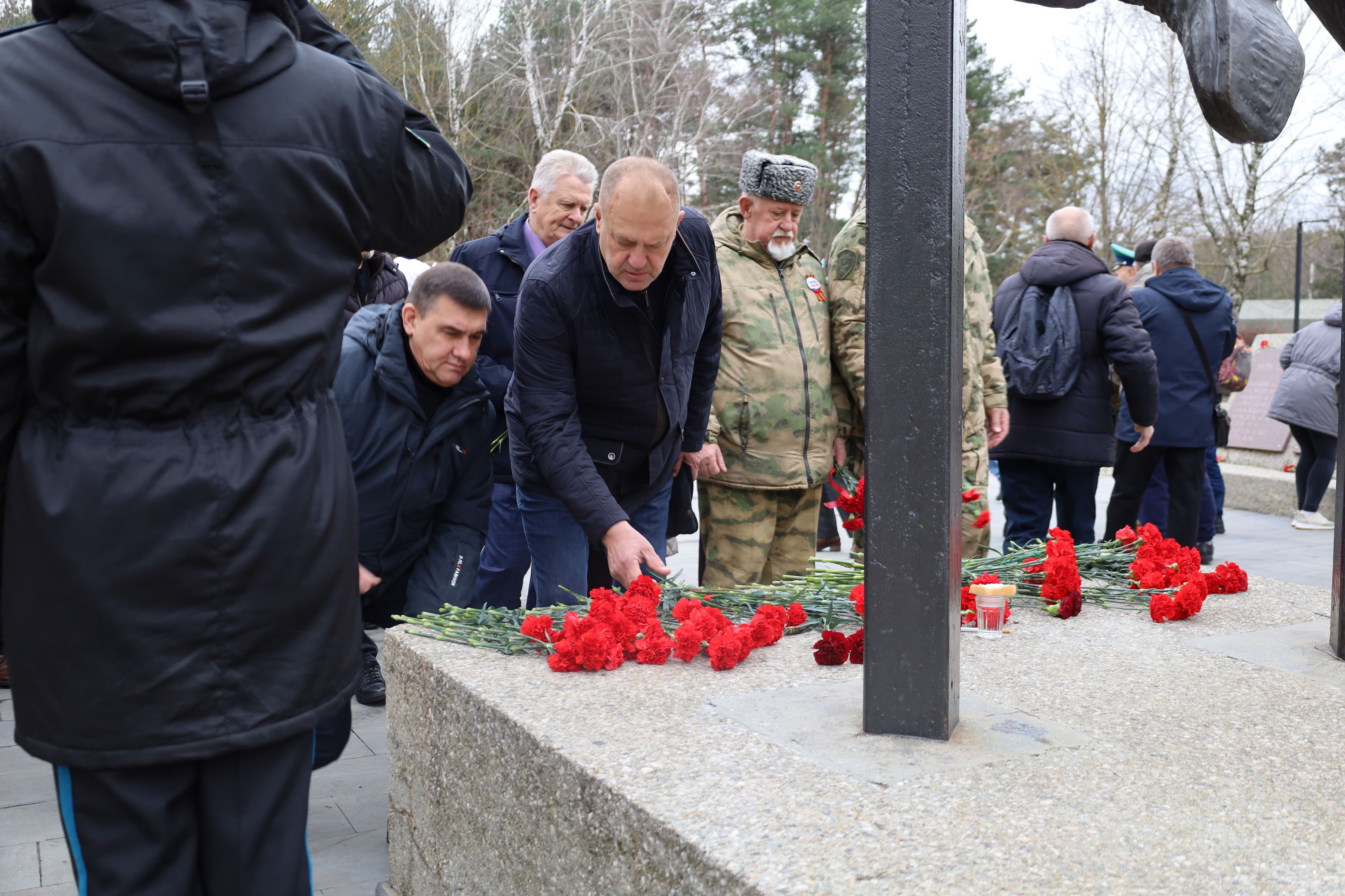 Краевые депутаты почтили память земляков, погибших в боях при исполнении воинского долга