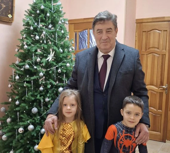 Депутаты краевой Думы исполняют детские мечты с «Елки желаний»