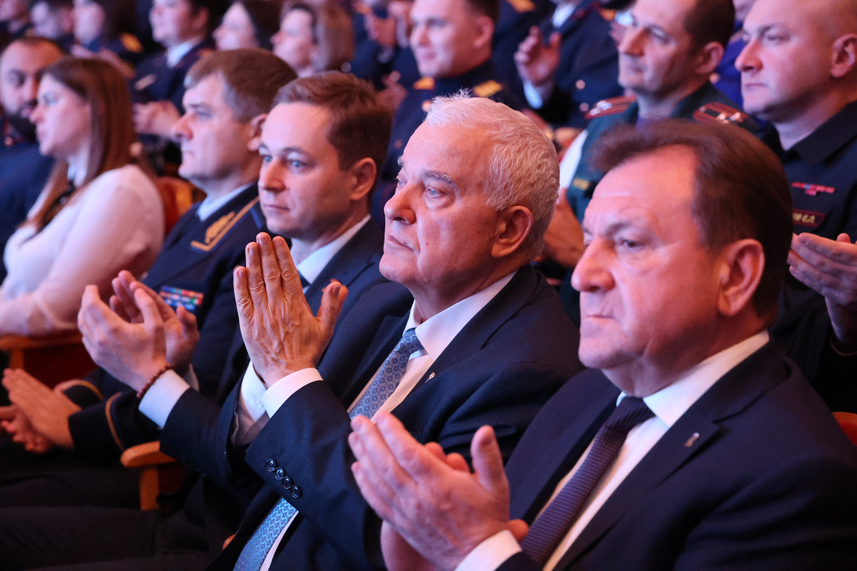 Николай Великдань поздравил следователей региона с годовщиной образования Следственного комитета России