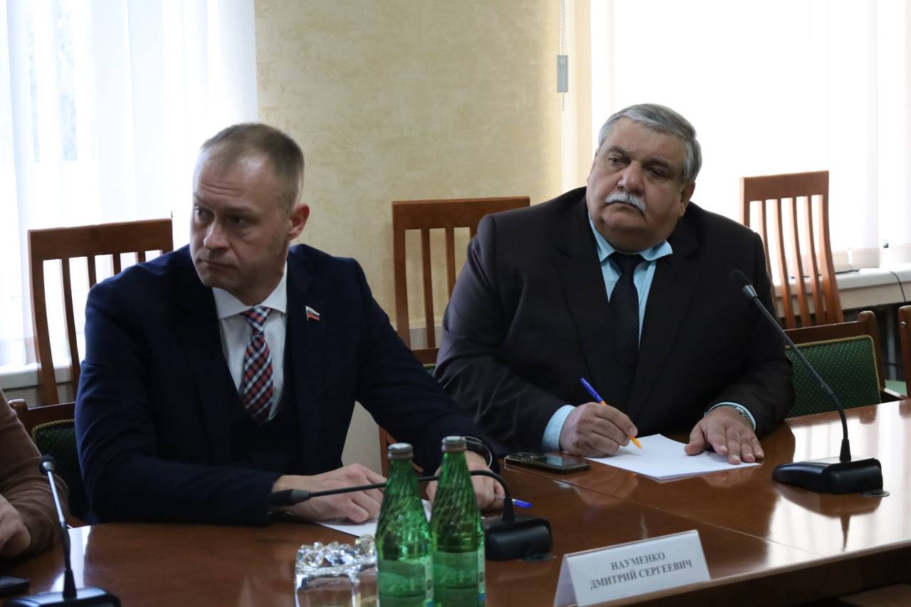 Председатель Думы Николай Великдань обсудил вопросы развития ставропольских курортов с местными депутатами