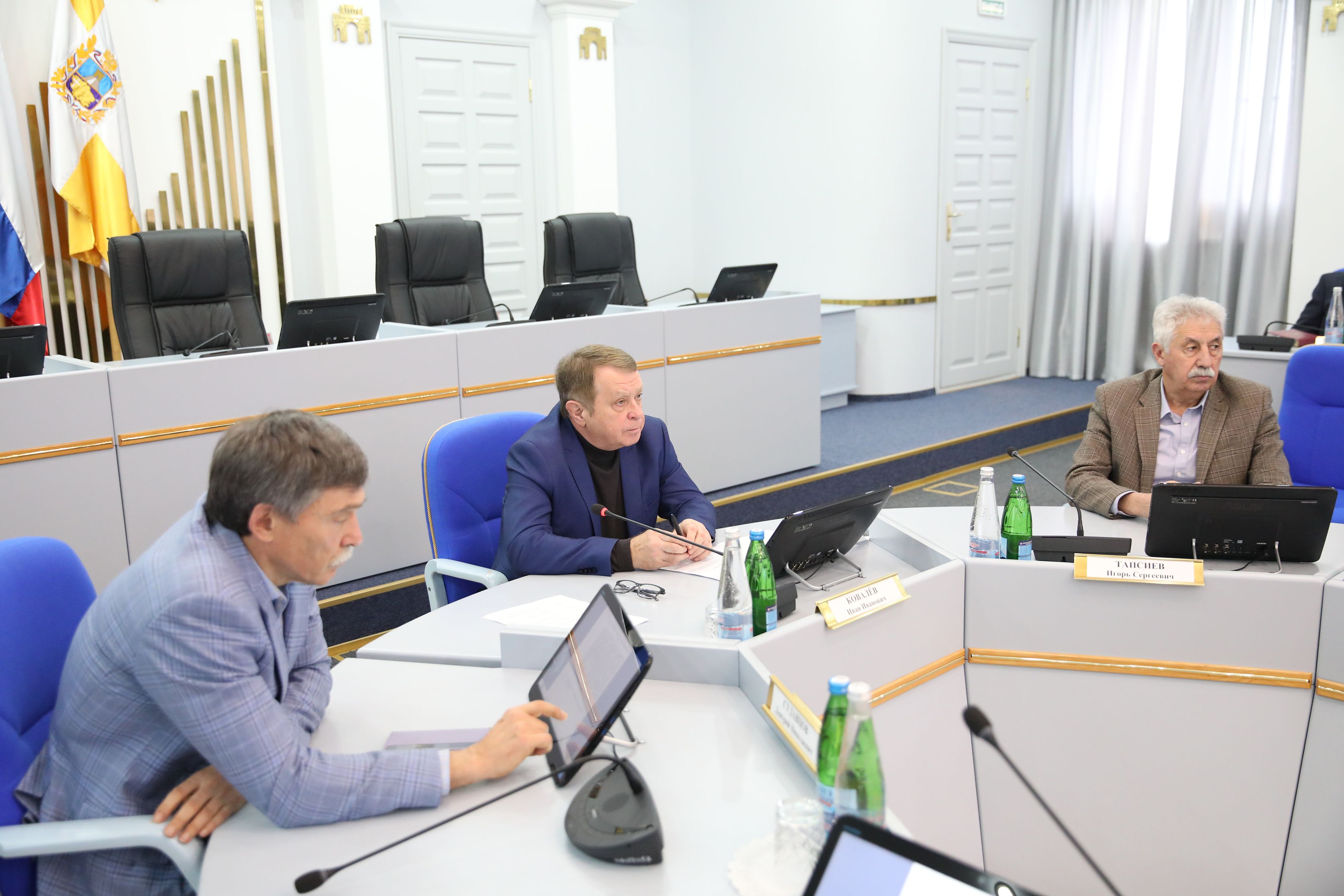 Краевые законодатели хотят расширить перечень льготников по уплате транспортного налога
