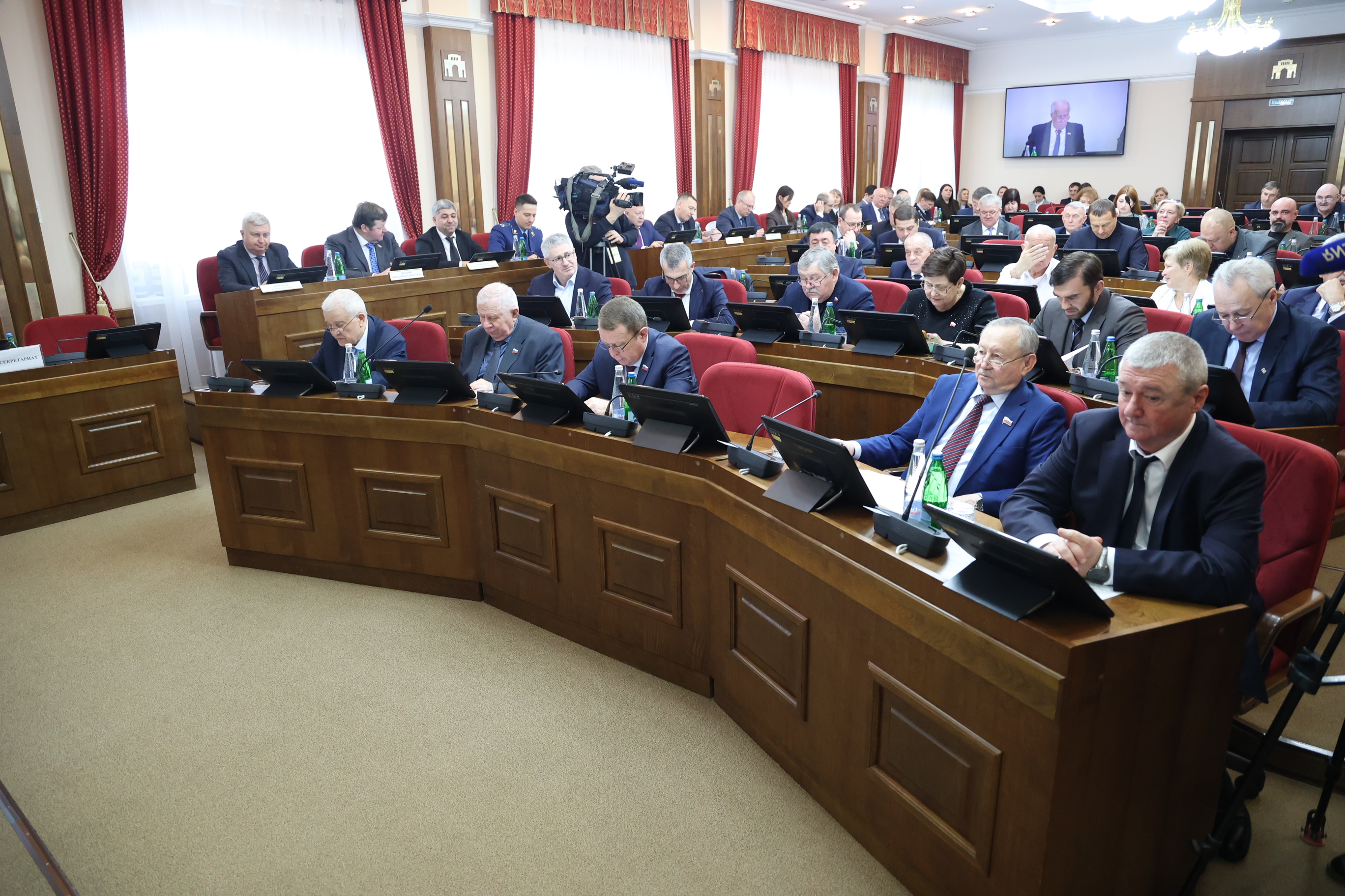 Краевая Дума продолжает совершенствовать законодательство о мерах по повышению рождаемости
