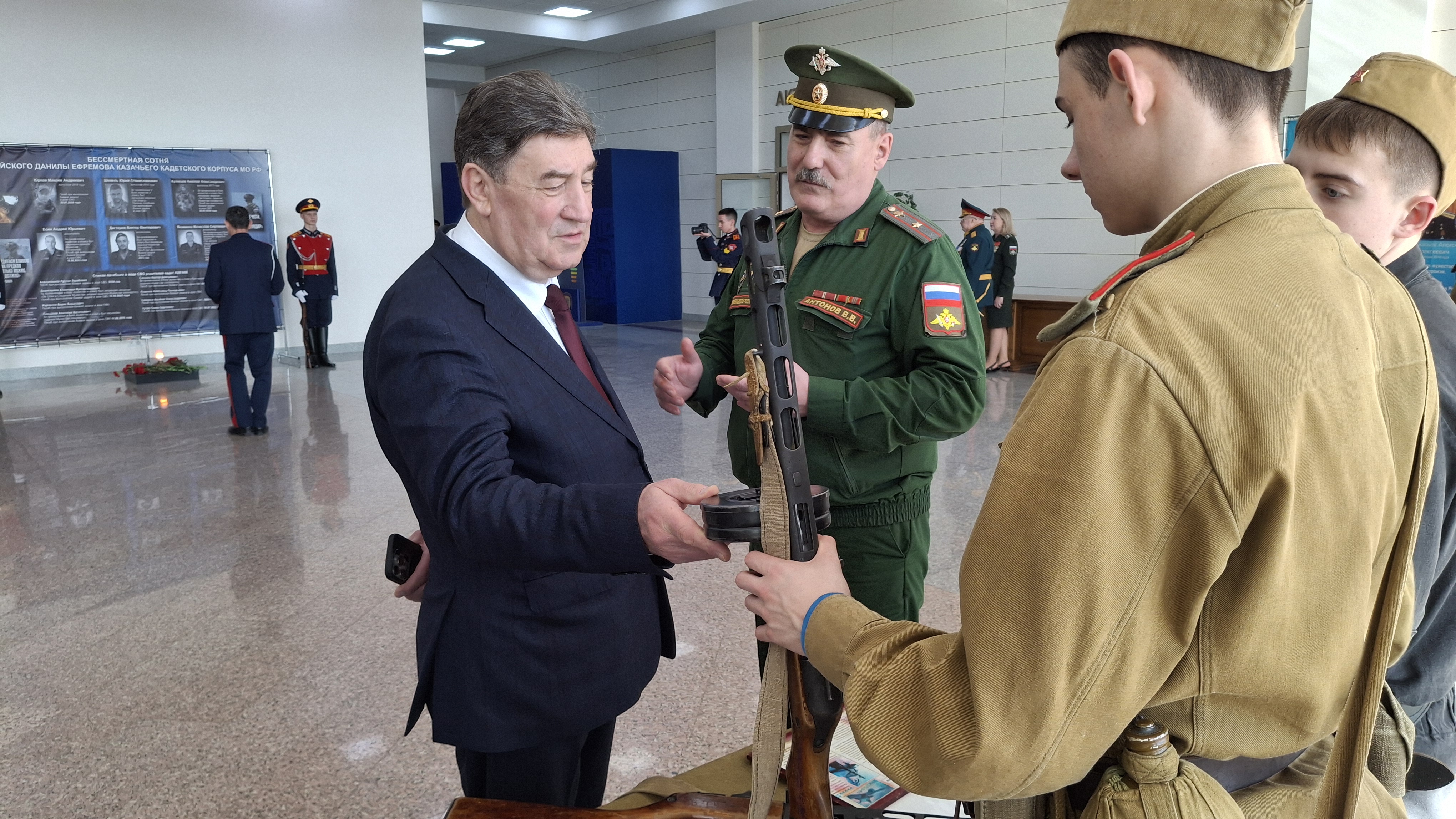 Виктор Гончаров поздравил Аксайский Данилы Ефремова кадетский казачий корпус с Днем защитника Отечества