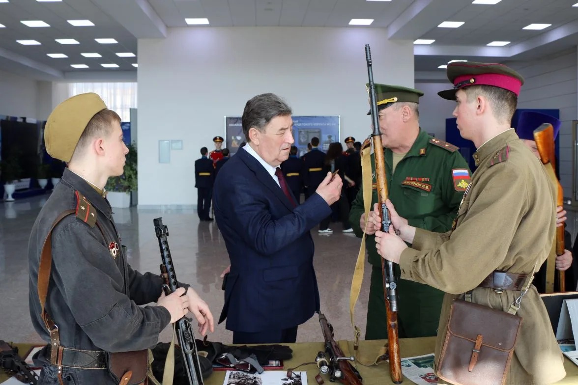 Виктор Гончаров поздравил Аксайский Данилы Ефремова кадетский казачий корпус с Днем защитника Отечества